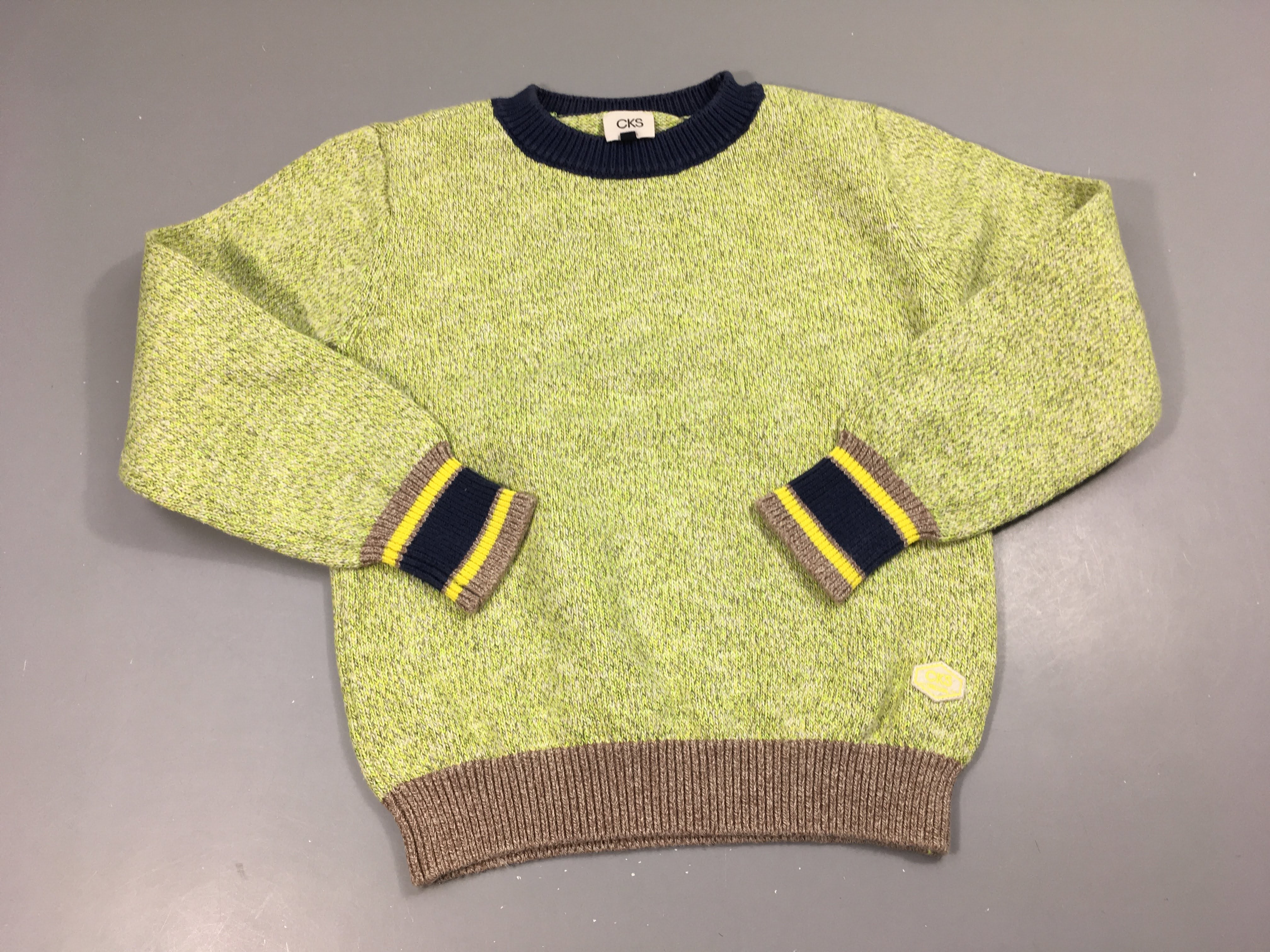 Pull vert chiné bords couleurs