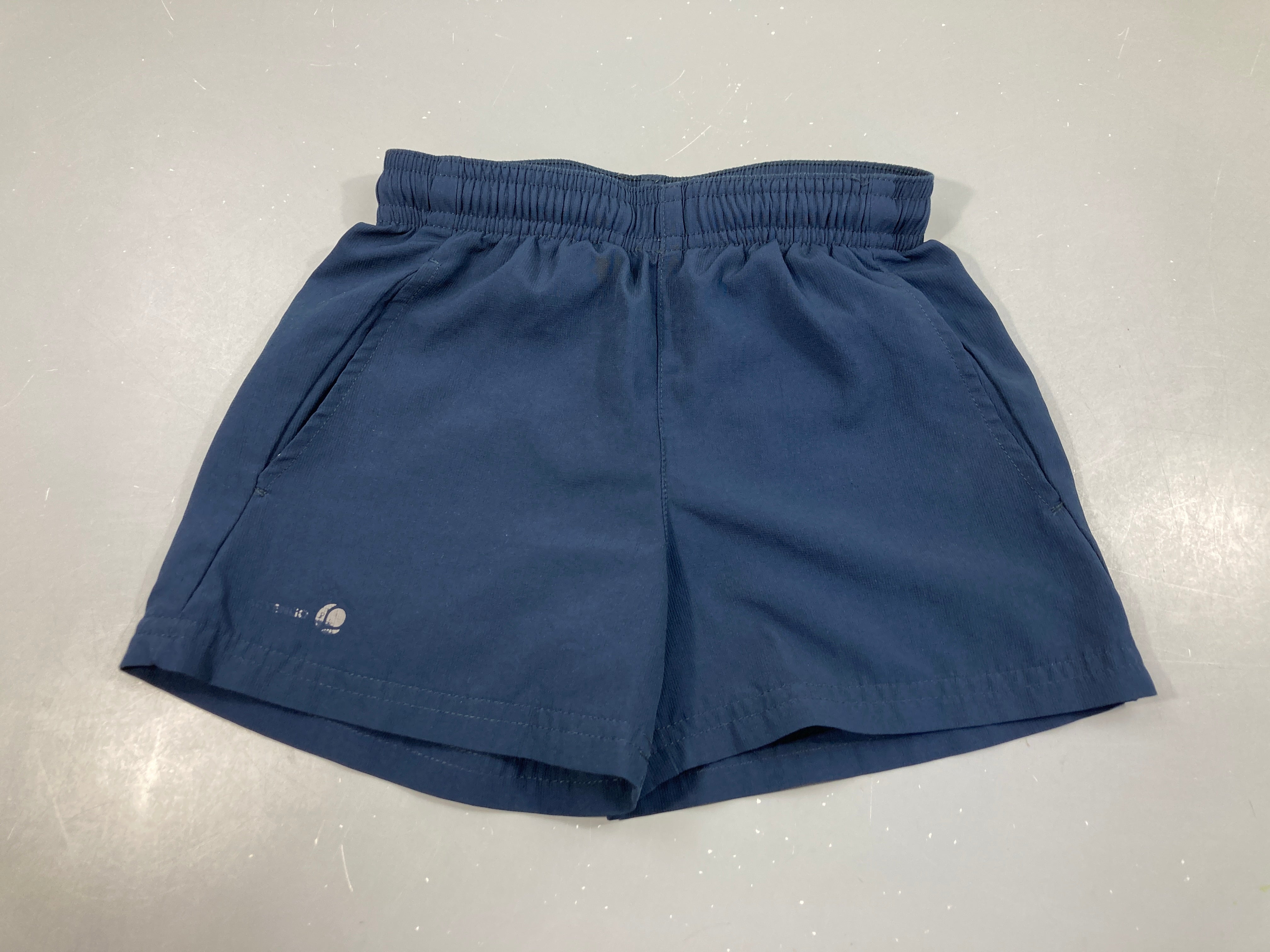 Short de sport bleu foncé