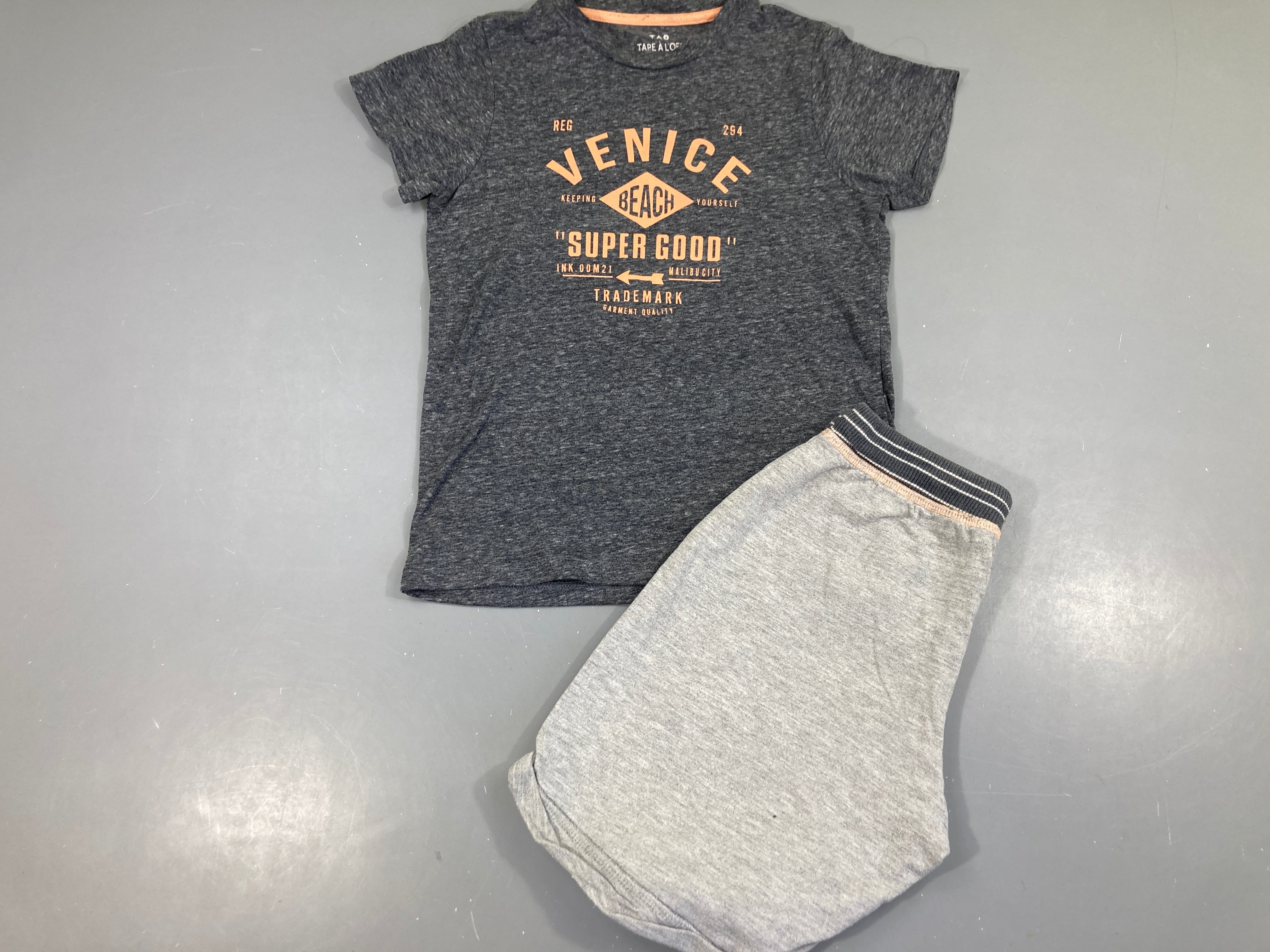 T-shirt m.c gris chiné venice + bermuda molleton gris