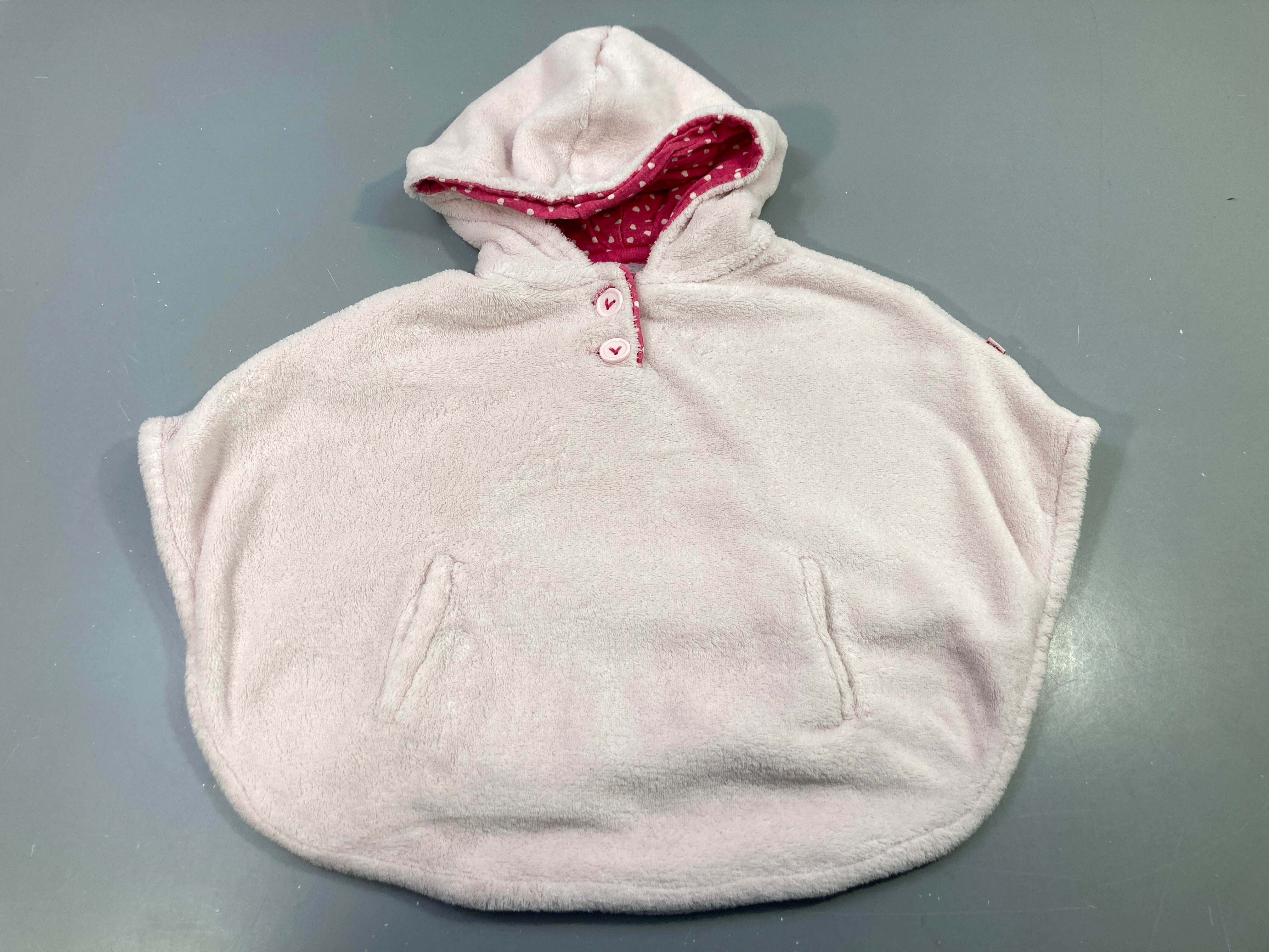 Poncho duveteux rose poche capuche doublure pois