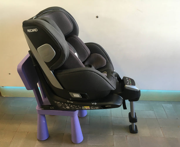 Parfait état, siège-auto pivotant Salia Prime i-Size Silent Grey, Recaro, de 2022, 0 à 18 kg et de 40 à 105 cm (max. 4 ans), moins cher chez Petit Kiwi