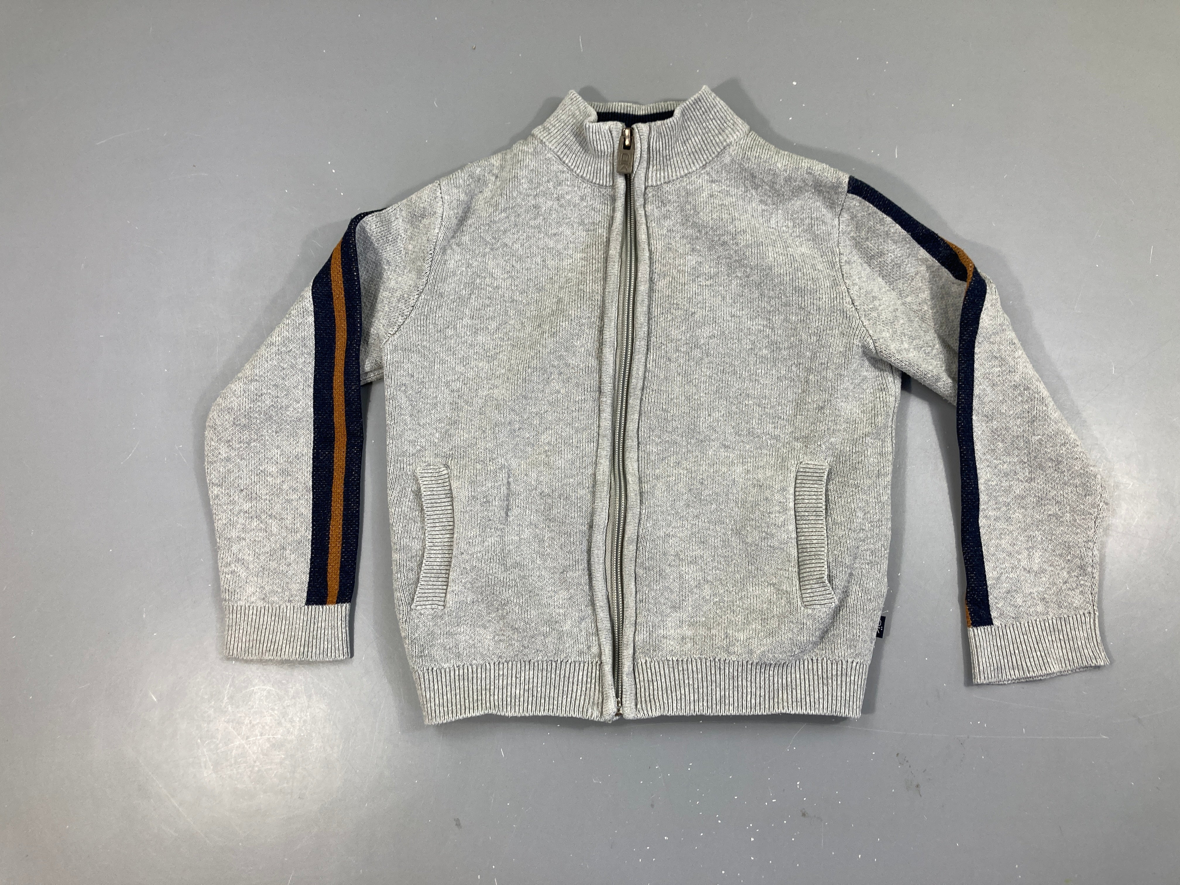 Gilet zippé gris chiné liseret noir/brun