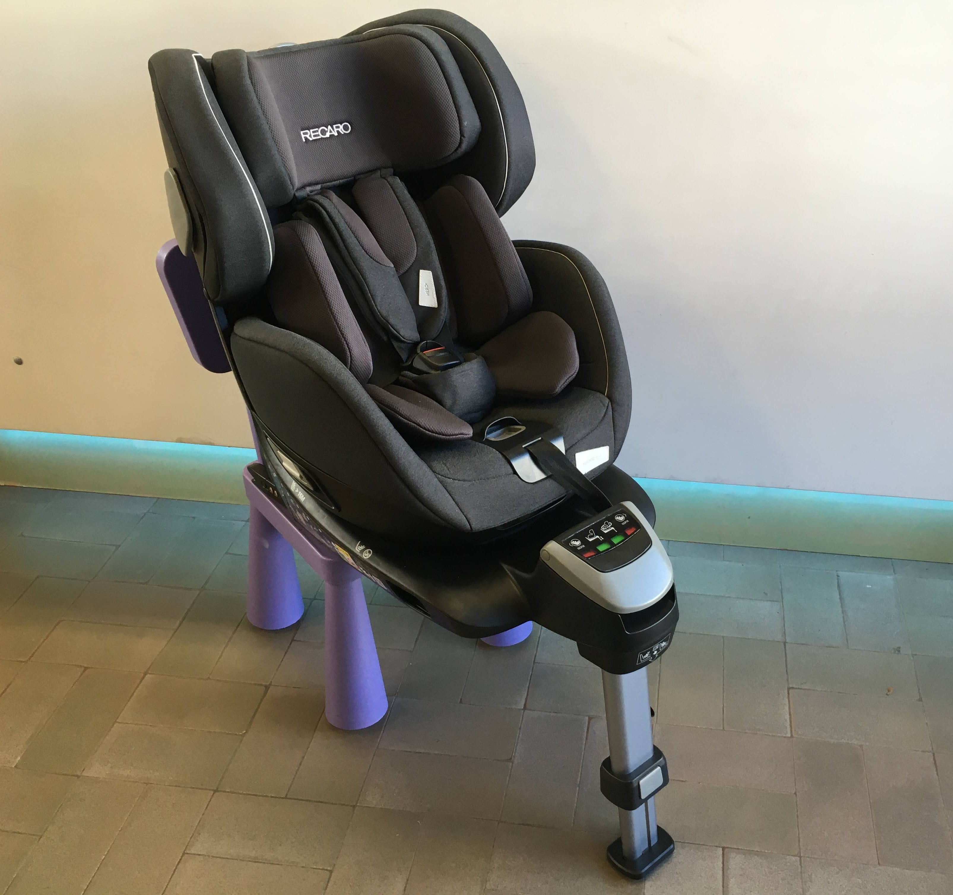 Parfait état, siège-auto pivotant Salia Prime i-Size Silent Grey, Recaro, de 2022, 0 à 18 kg et de 40 à 105 cm (max. 4 ans)