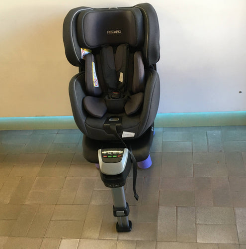 Parfait état, siège-auto pivotant Salia Prime i-Size Silent Grey, Recaro, de 2022, 0 à 18 kg et de 40 à 105 cm (max. 4 ans), moins cher chez Petit Kiwi