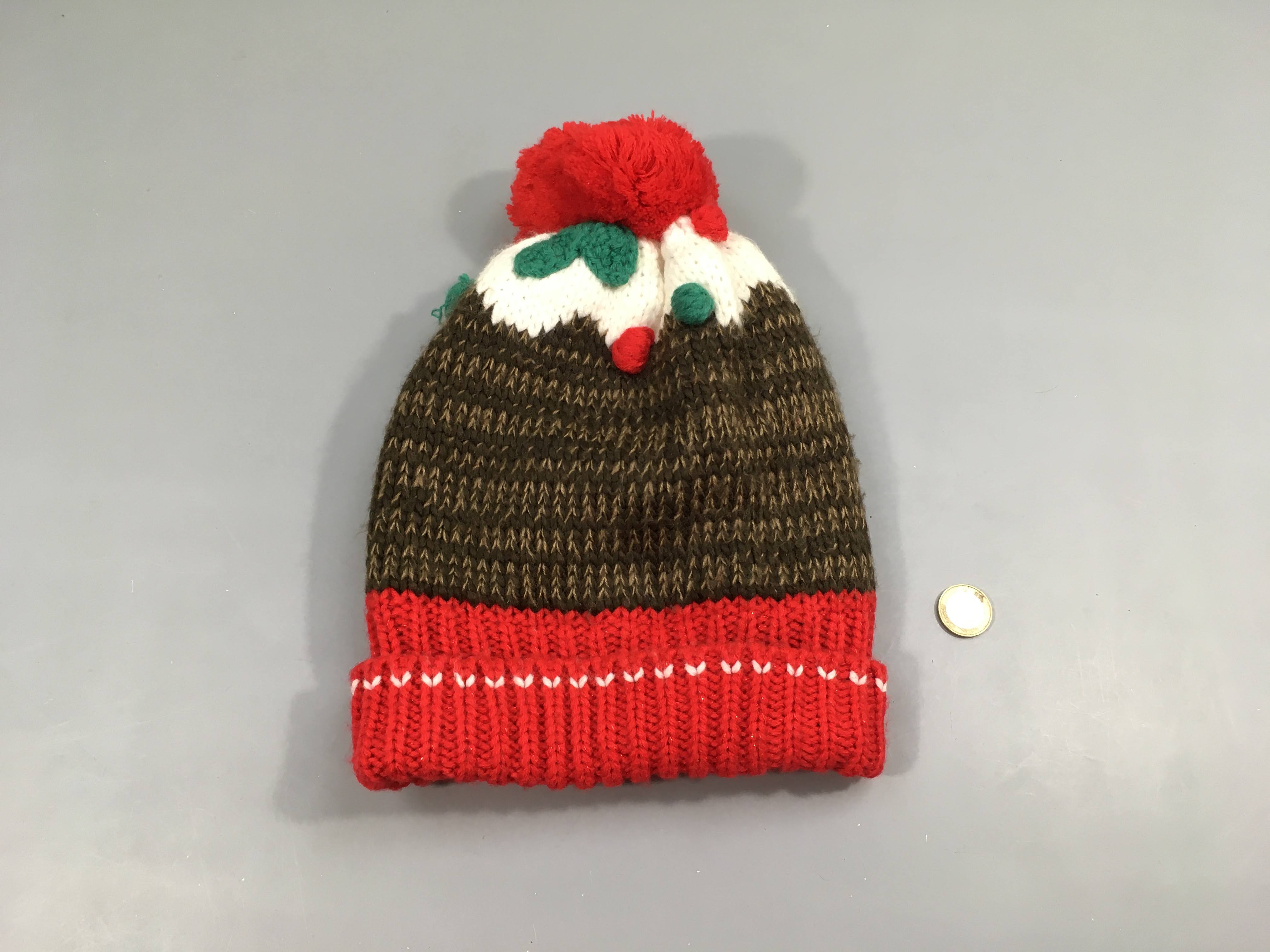 NEUF Bonnet doublé polar brun/rouge pompoms