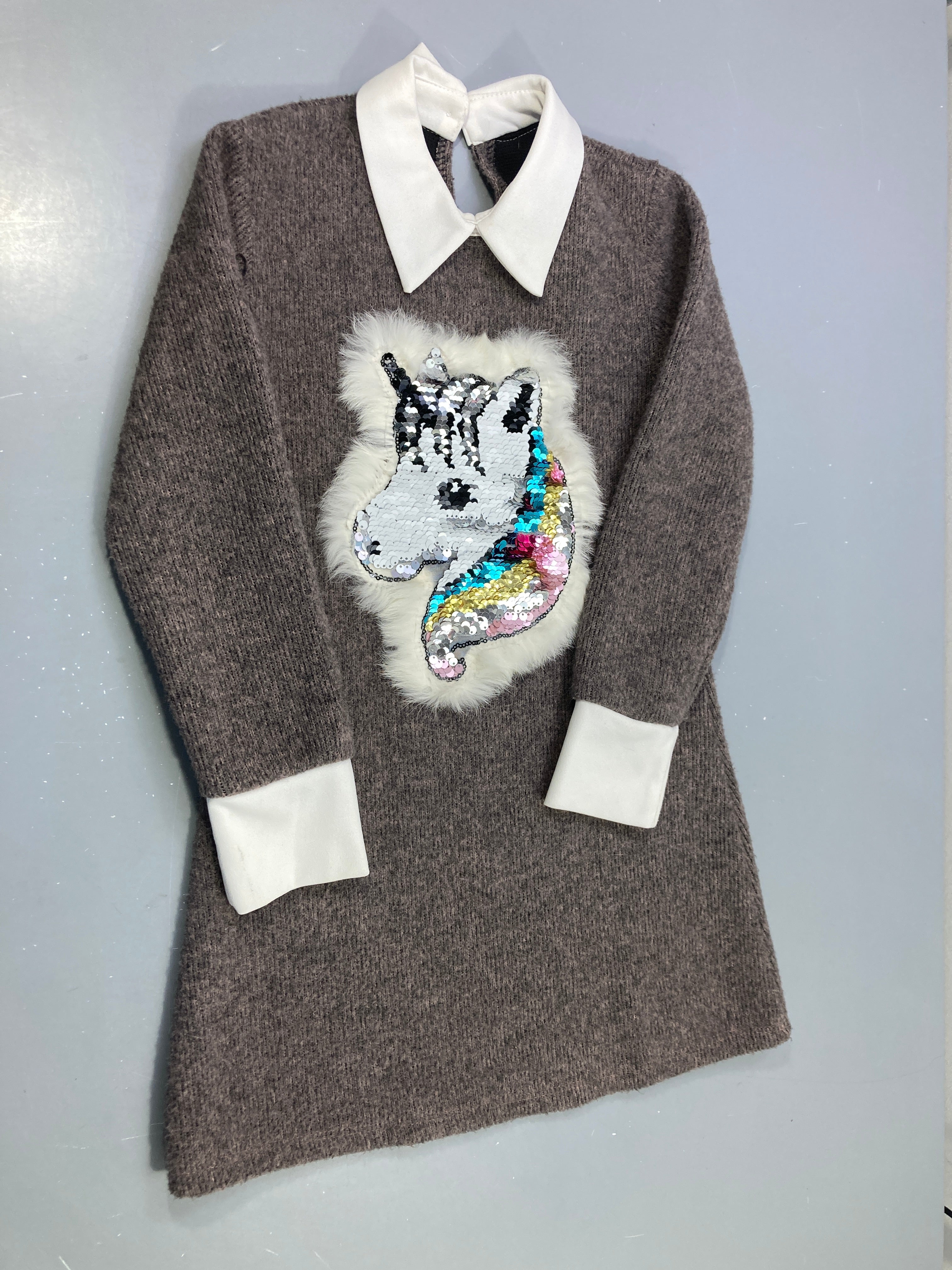 Robe pull m.l marron col blanc licorne sequins