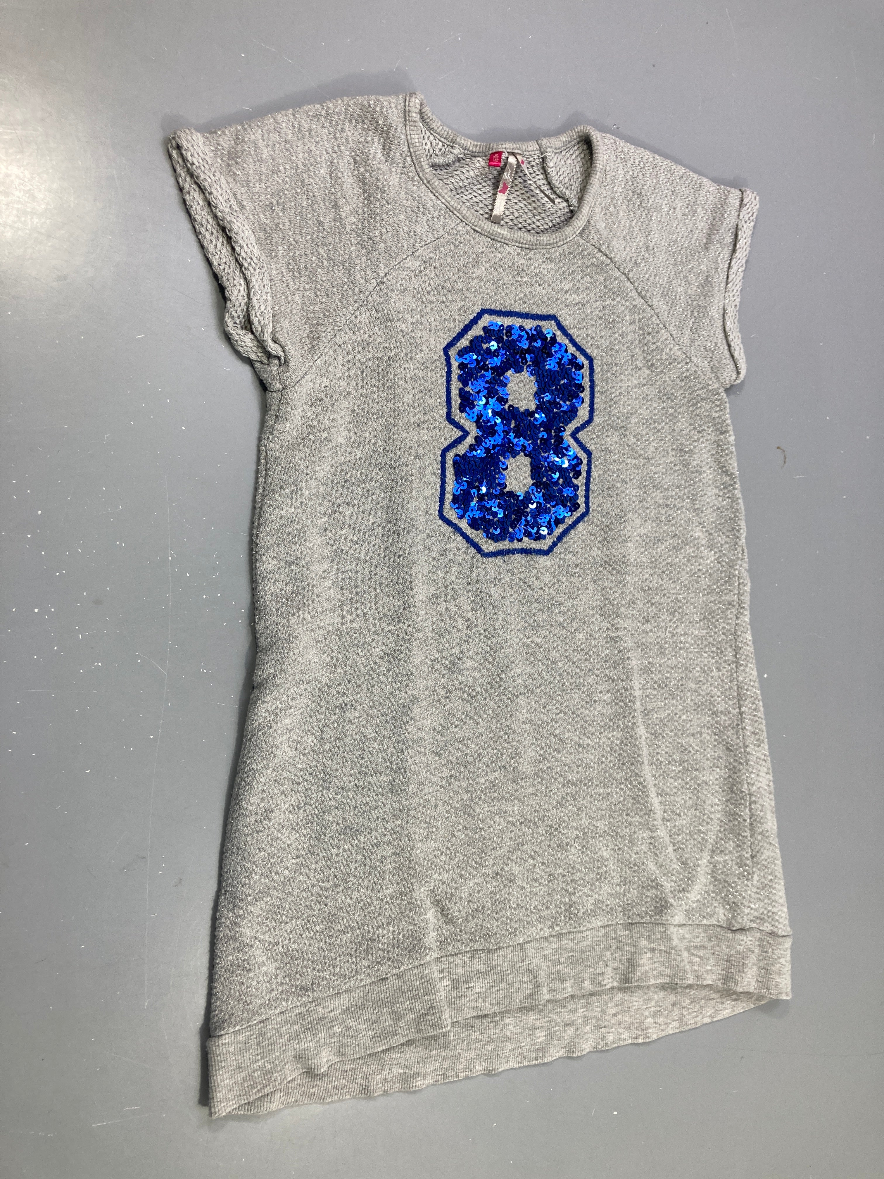 Robe pull m.c gris chiné pailleté chiffre 8 bleu