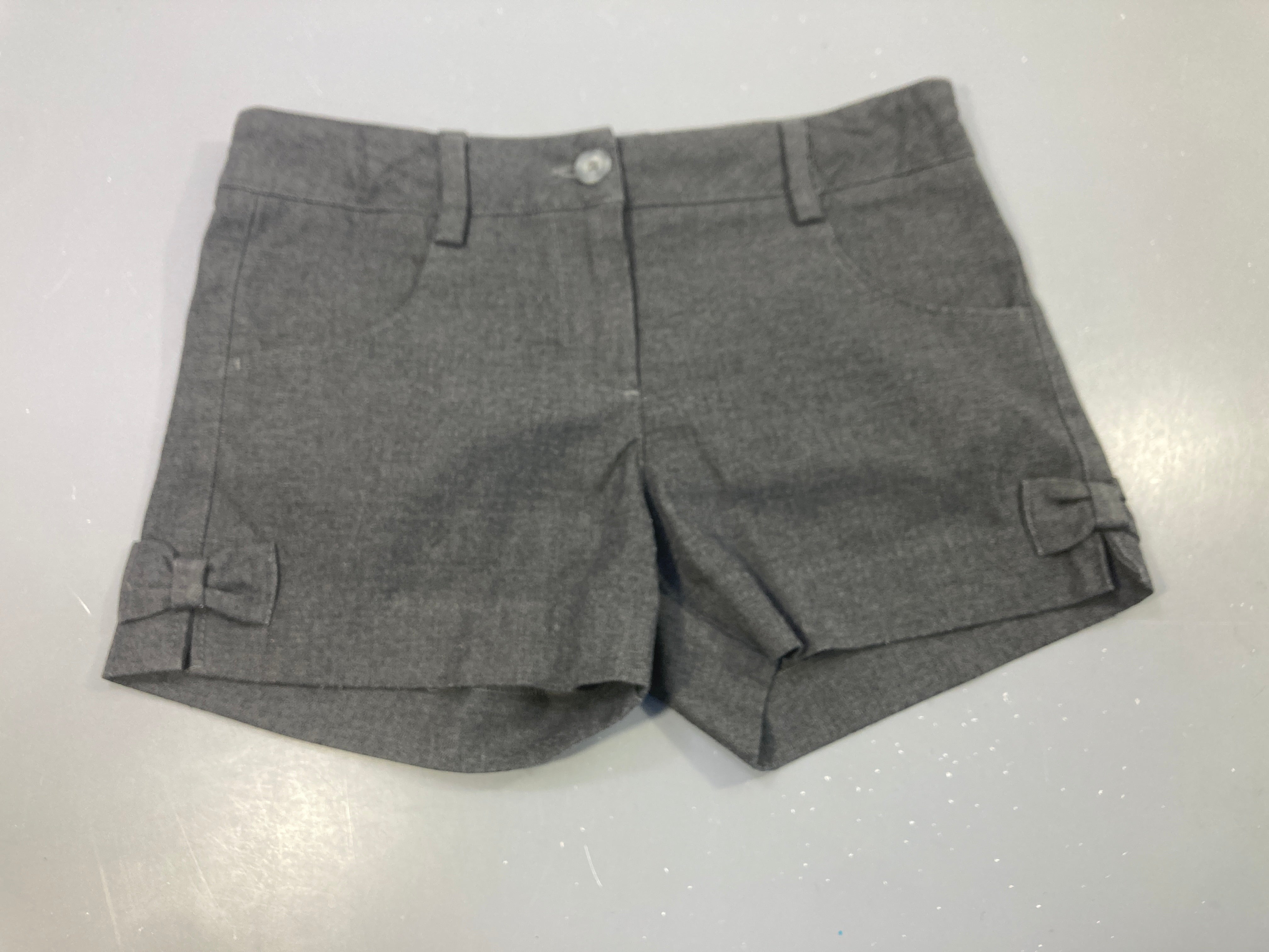 Short gris chiné, petits noeuds sur le côté