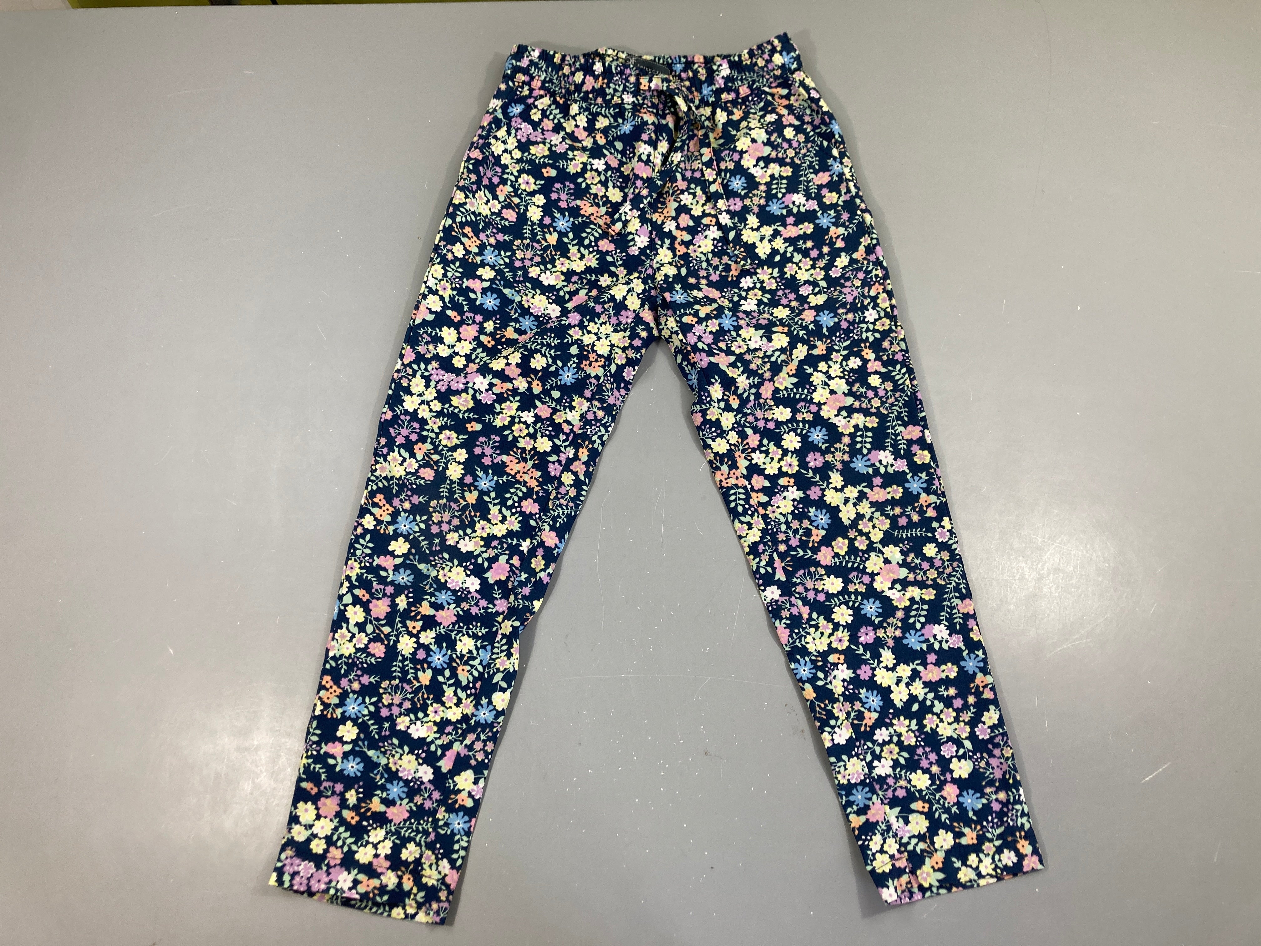 Pantalon fluide bleu marine fleurs