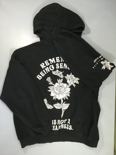 Sweat oversized noir à capuche remember being sensitive, flocage craquelé Tache de graisse bas, moins cher chez Petit Kiwi