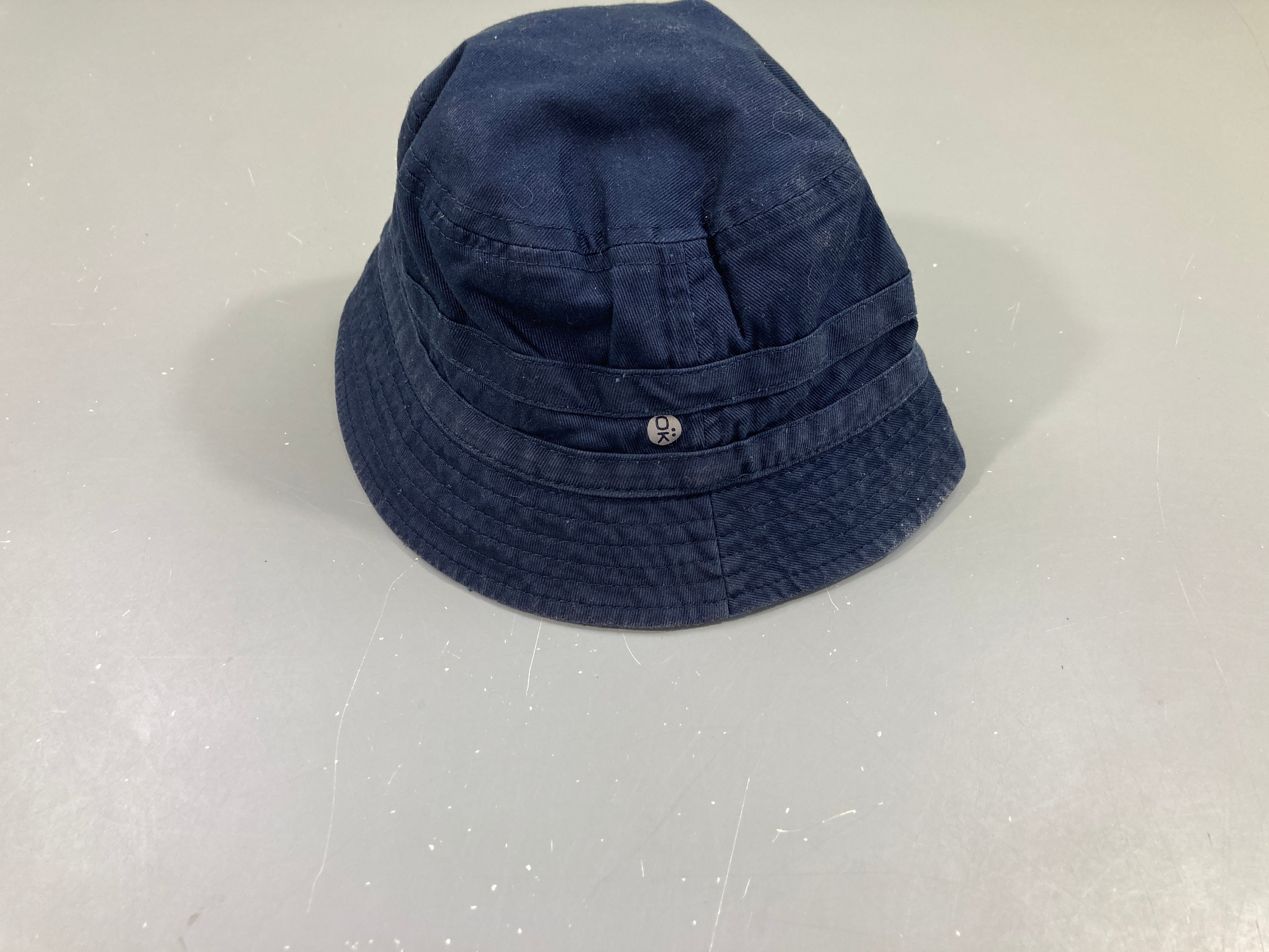 Chapeau bleu foncé, 53cm