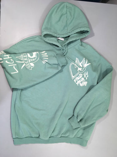 Sweat oversized vert clair coeur hirondelle à capuche, légèrement bouloché, moins cher chez Petit Kiwi