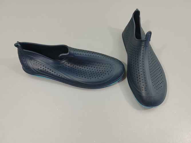 Chaussures d'eau bleu marine (35-36), moins cher chez Petit Kiwi