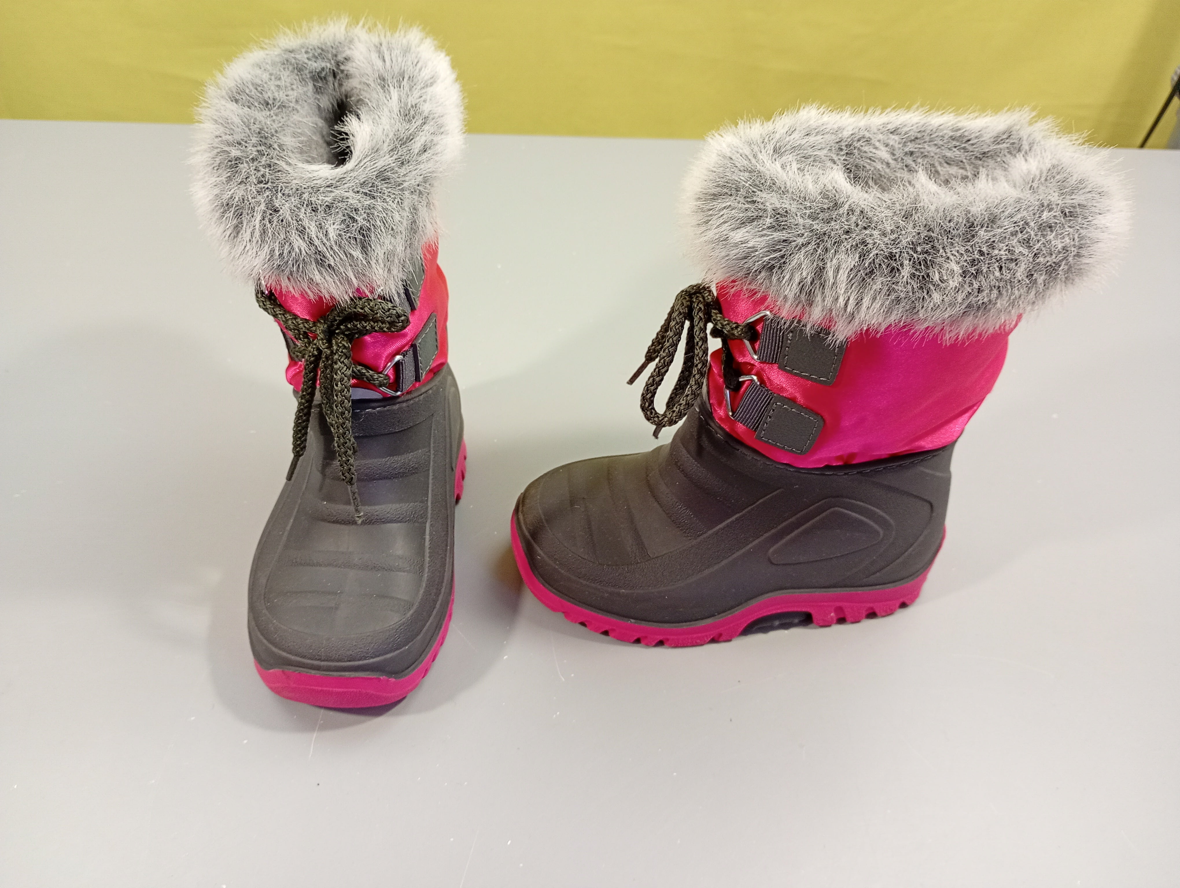 Etat neuf bottes de neige fourrées bi-matière rose satiné, caoutchouc gris -24