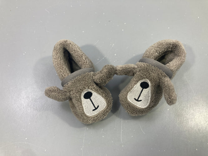 Chaussons peluche gris tête d'ours, moins cher chez Petit Kiwi