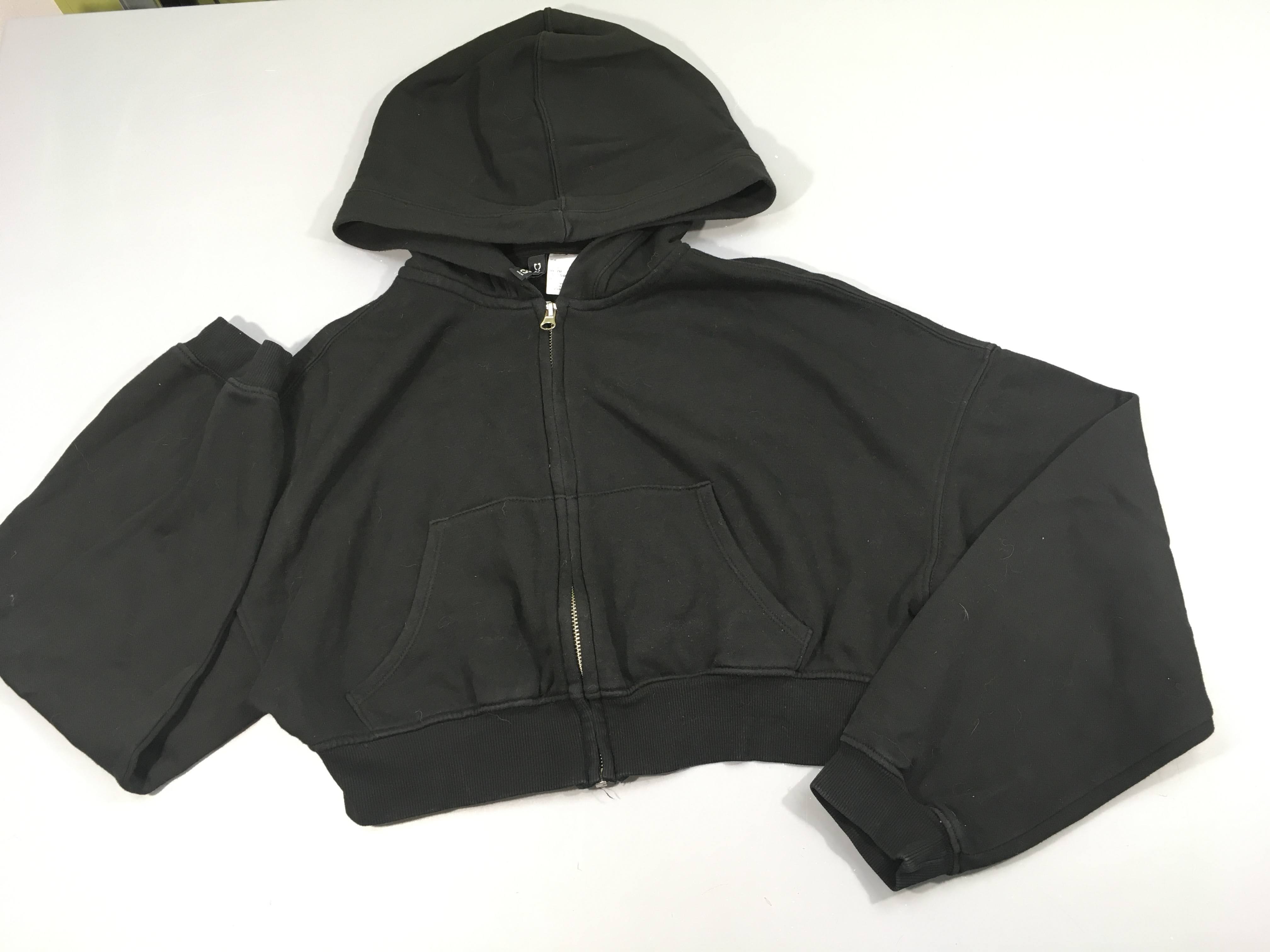 Sweat zippé à capuche cropped noir