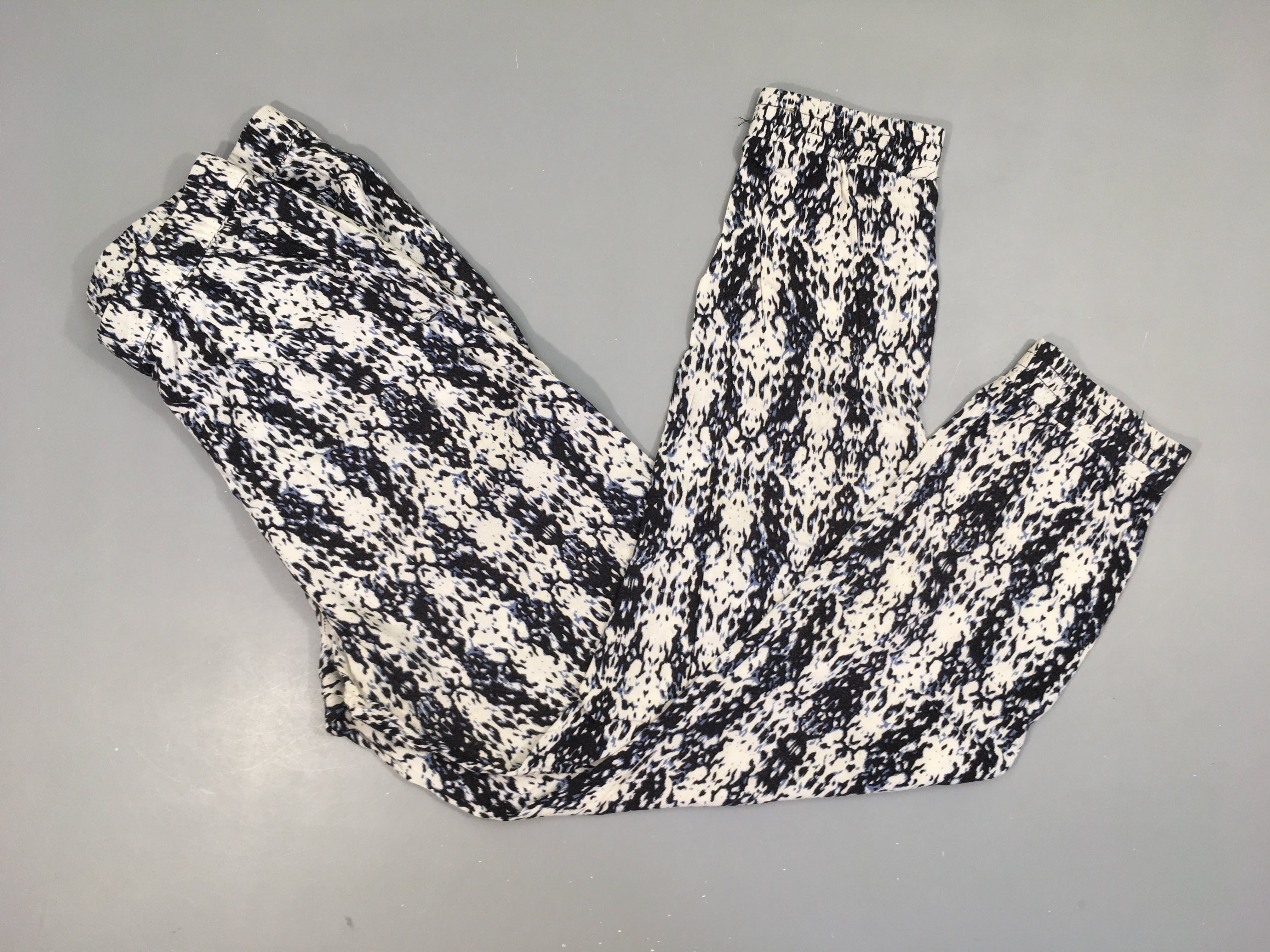 Pantalon fluide blanc-noir effet taches