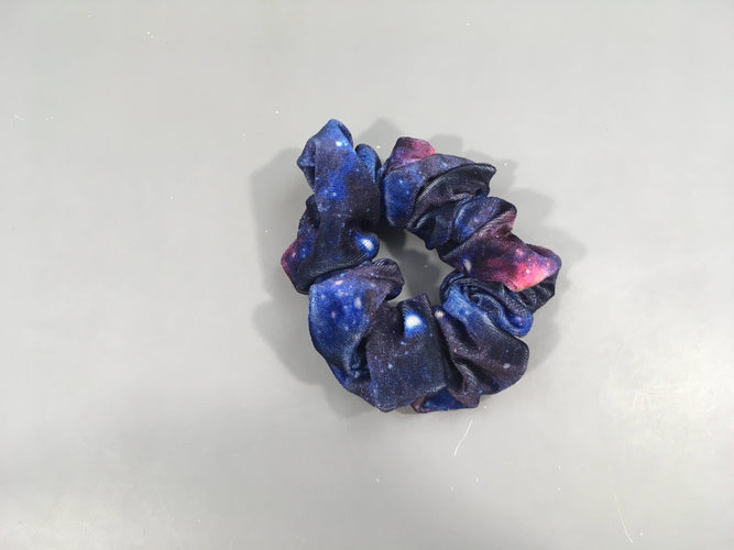 Chouchou velours bleu constellation, moins cher chez Petit Kiwi