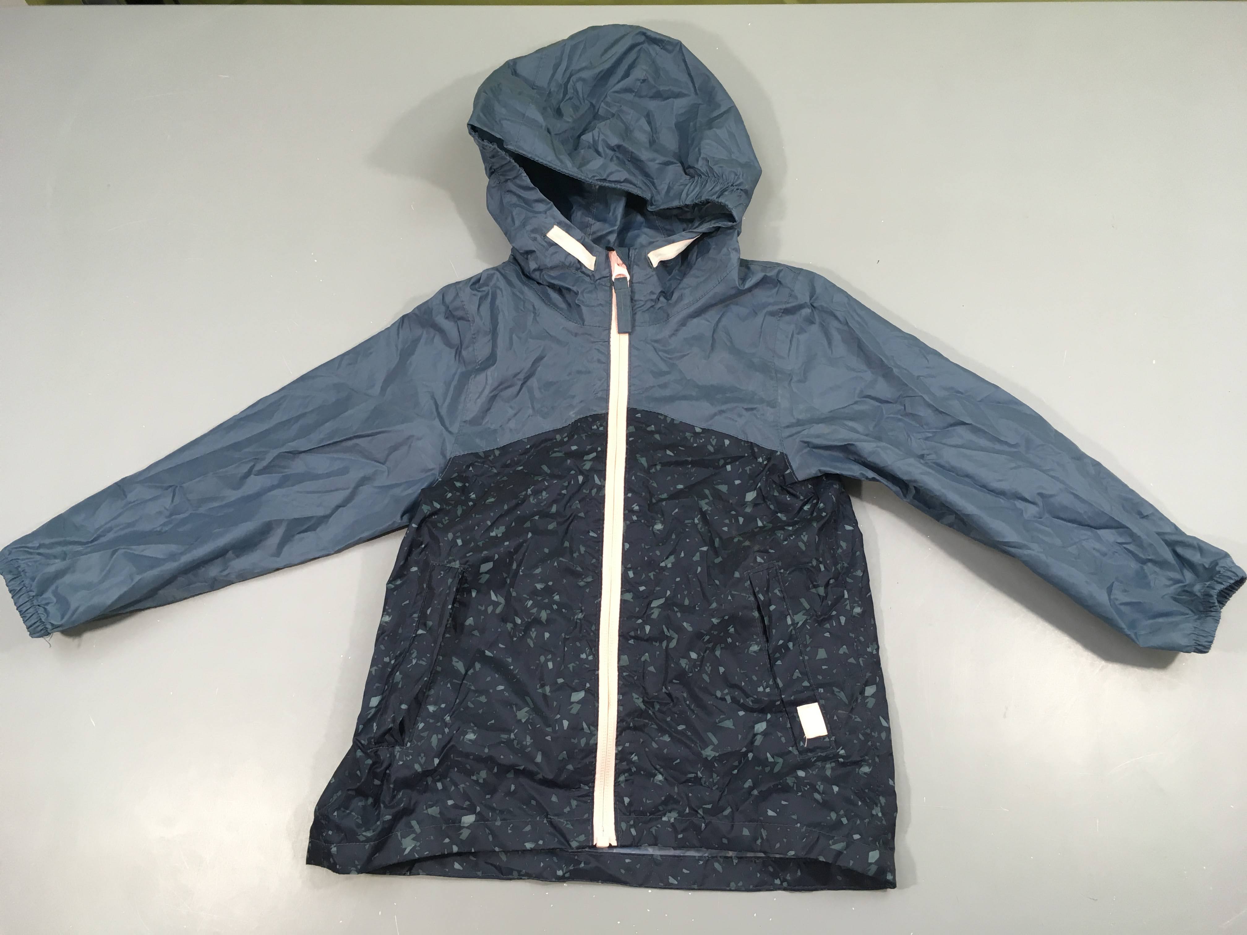 Veste style k-way bleu foncé effet terrazzo