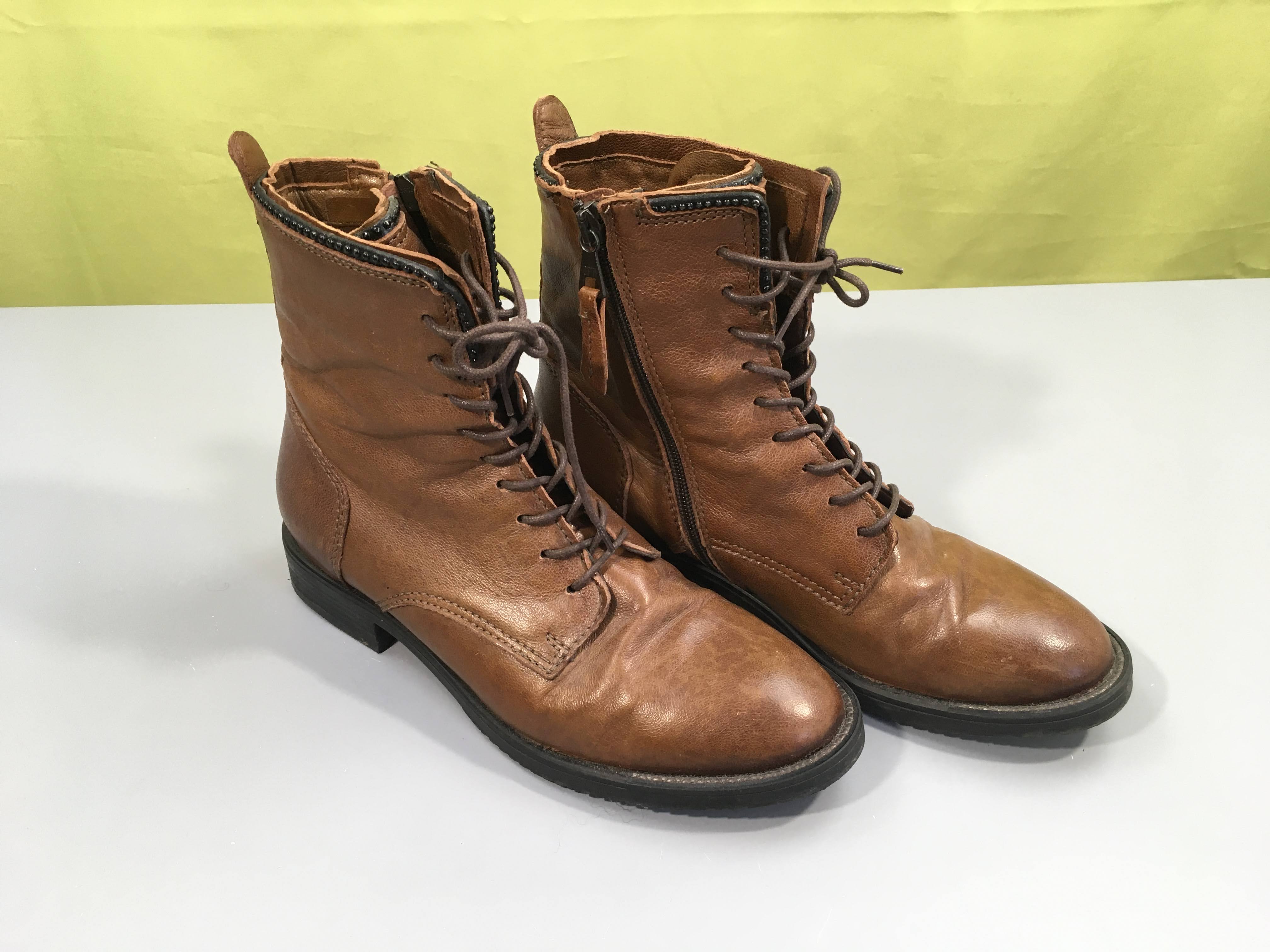 Bottines hautes en cuir brun à lacets, 38