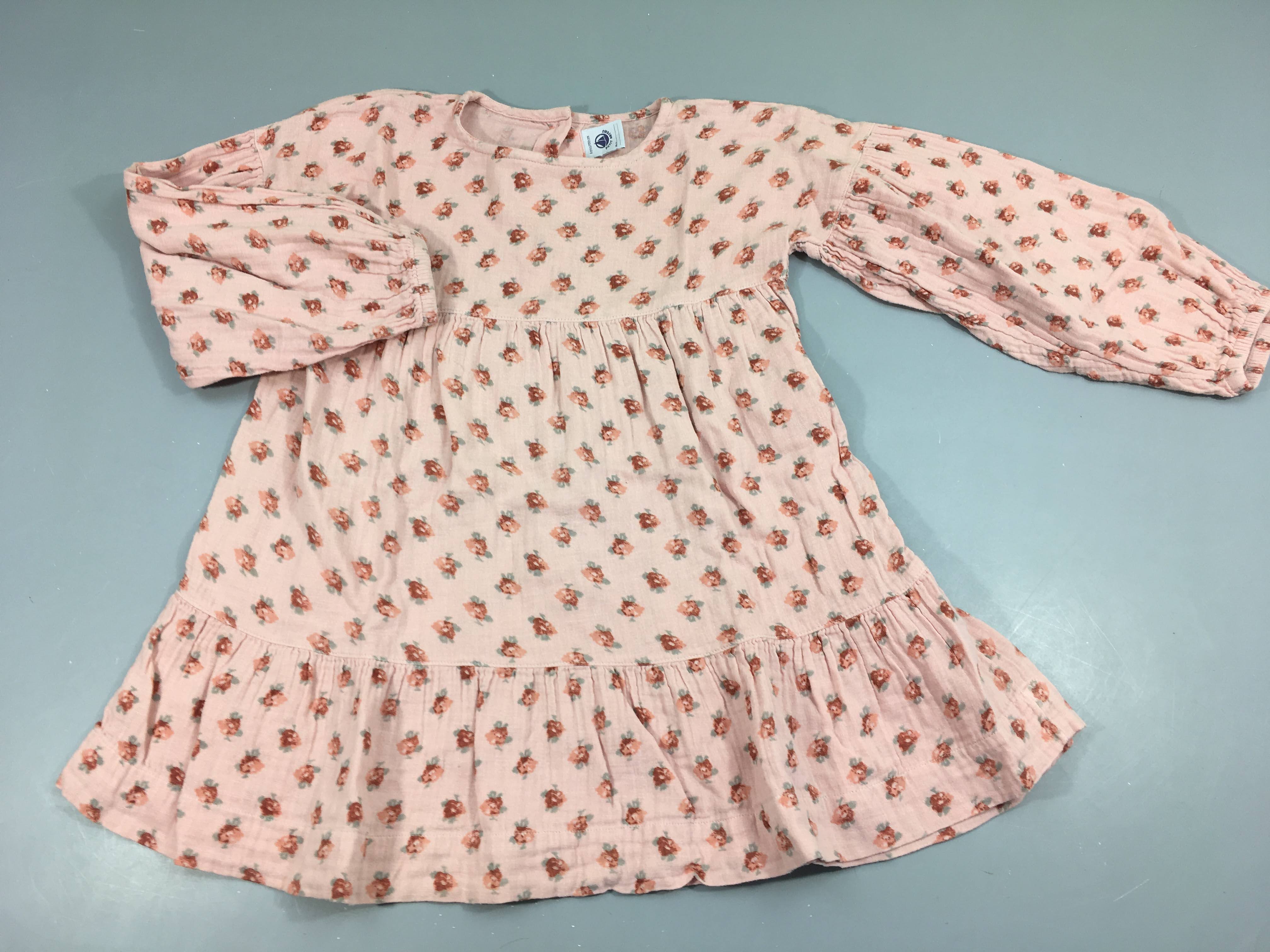 Robe m.l tétra rose fleurie, légèrement bouloché