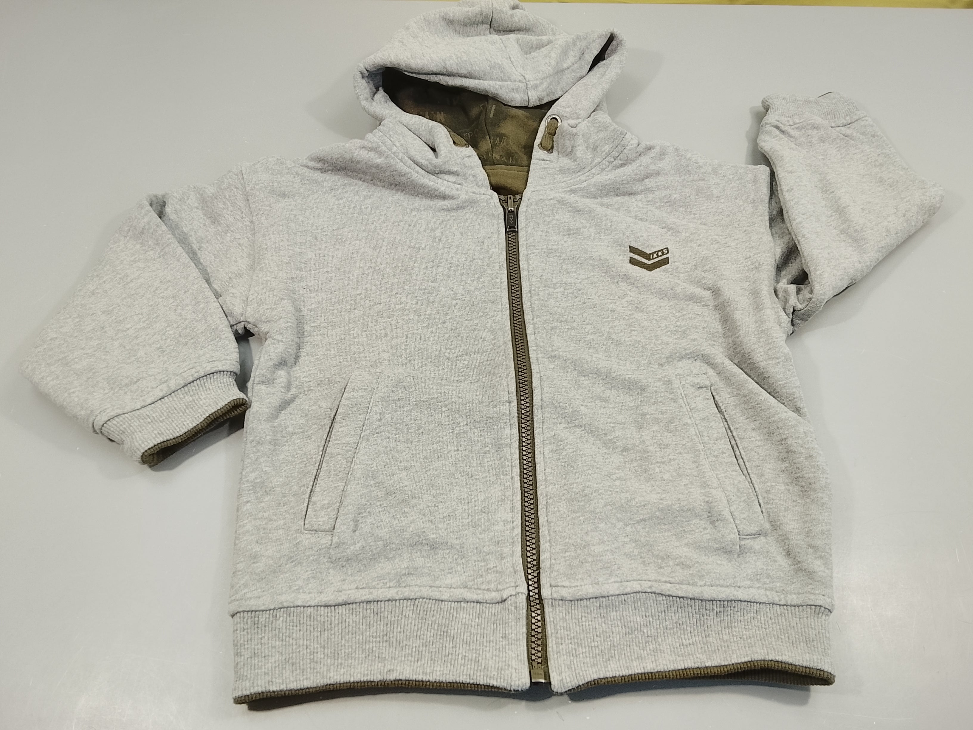 Sweat réversible zippé à capuche , gris clair chiné / kaki