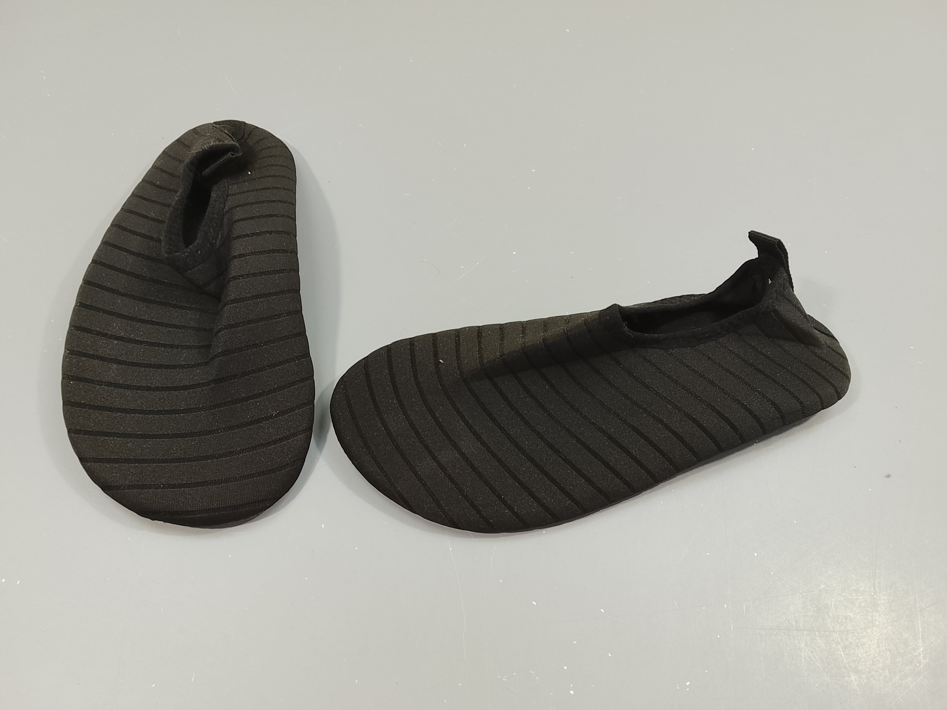 Chaussons d'eau noirs texturés (36/37)