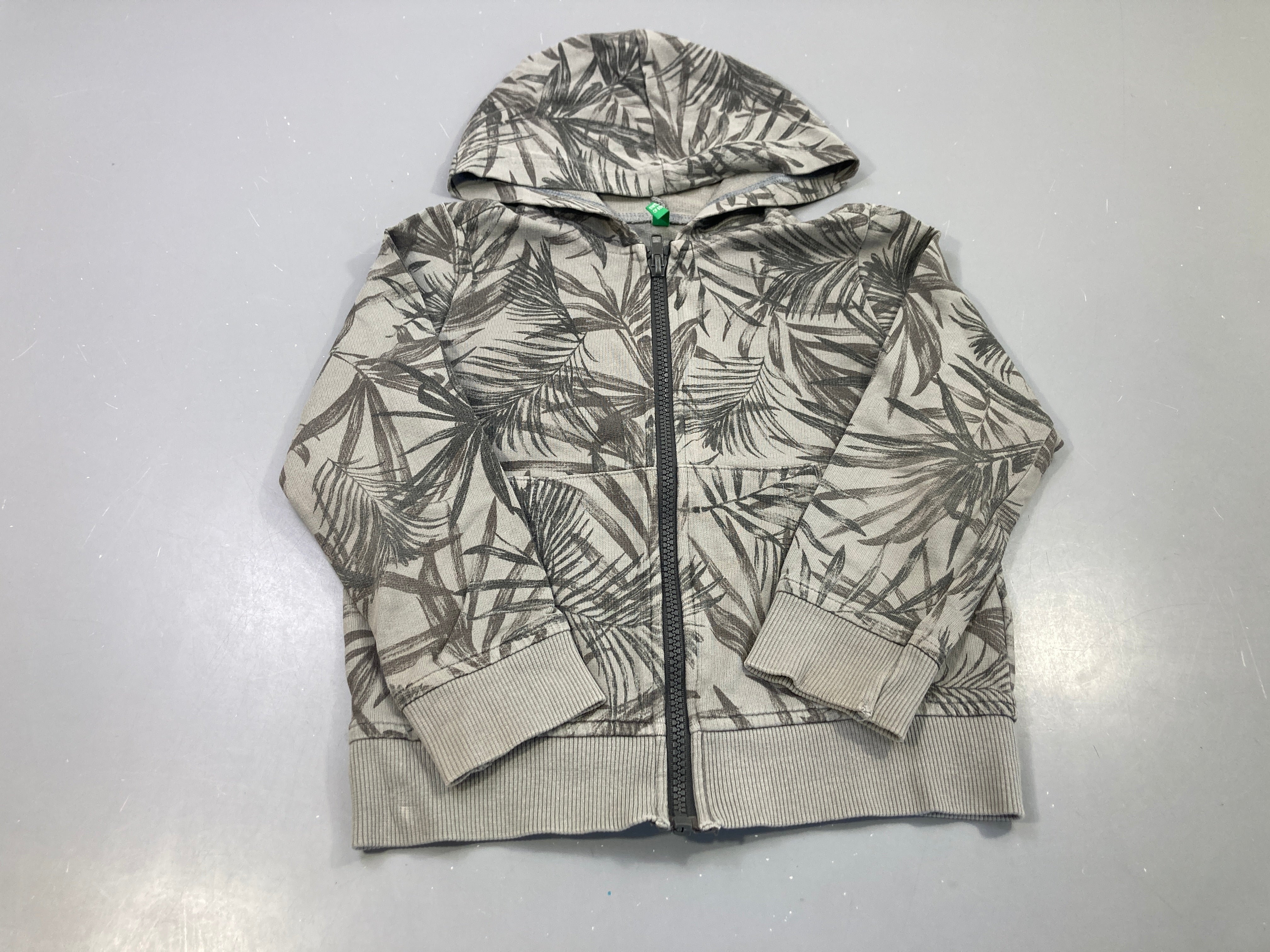 Sweat zippé capuche beige imprimé feuilles palmier