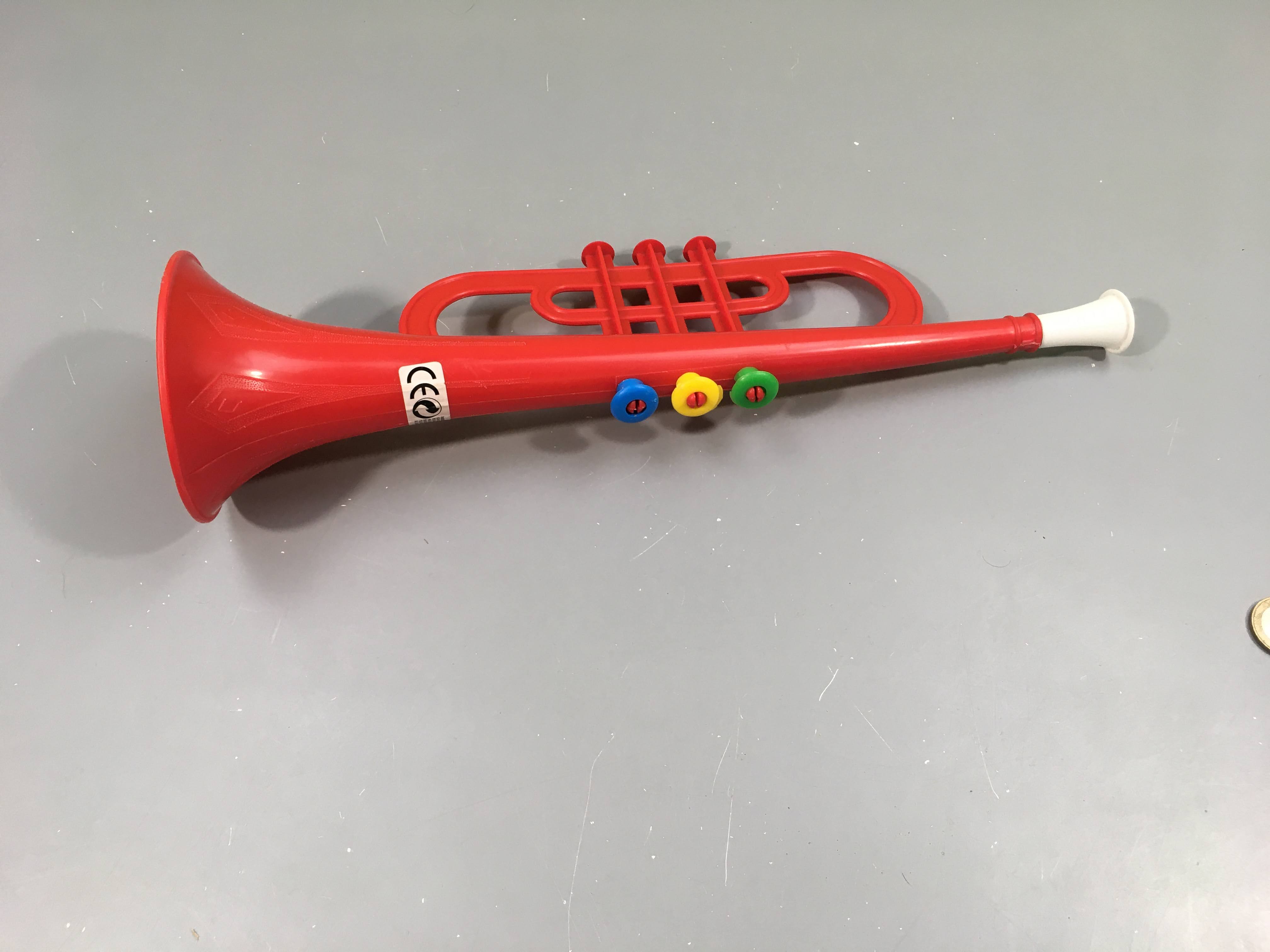 Trompette en plastique rouge