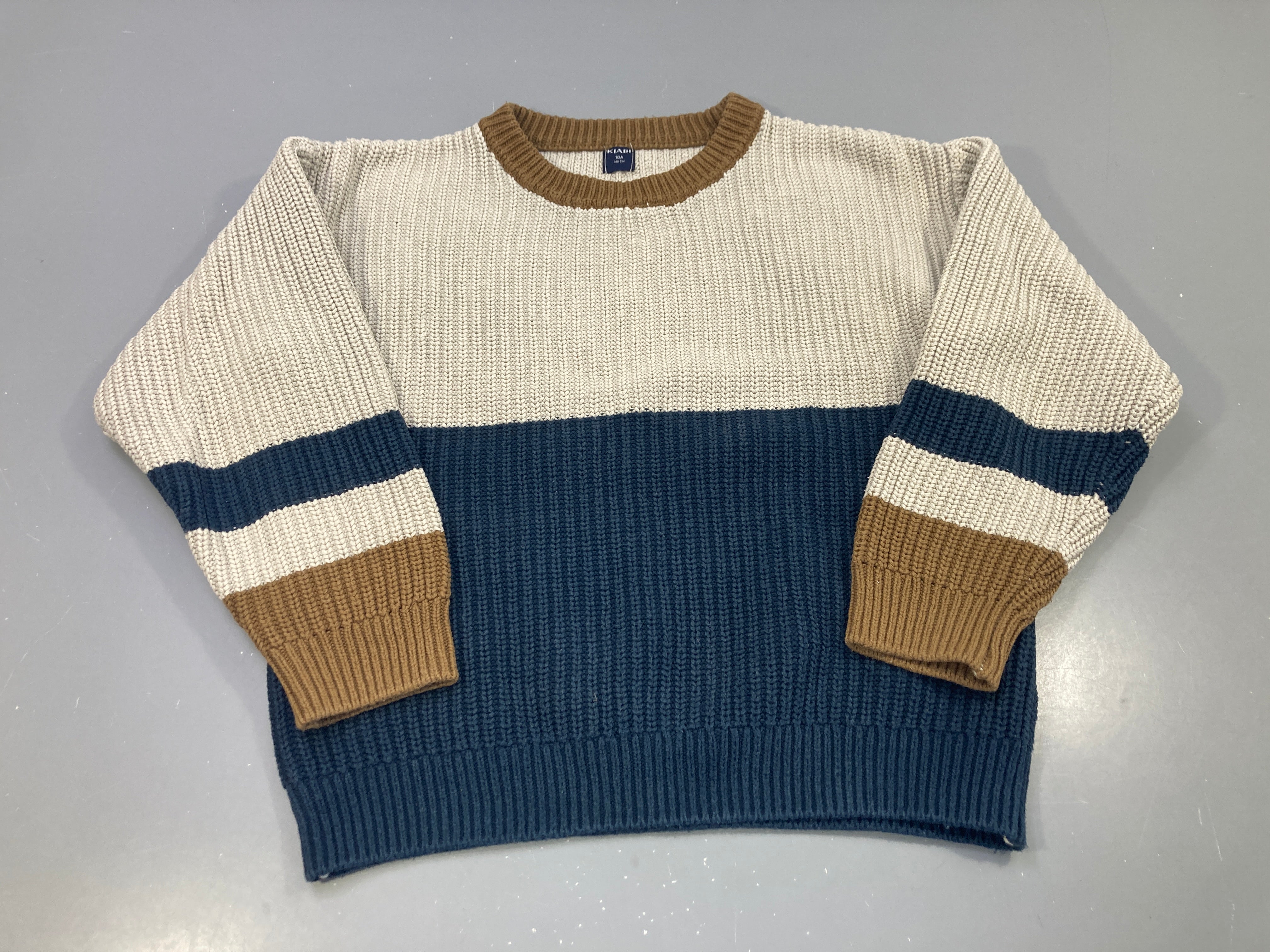 Pull tricolore écru bleu marine camel