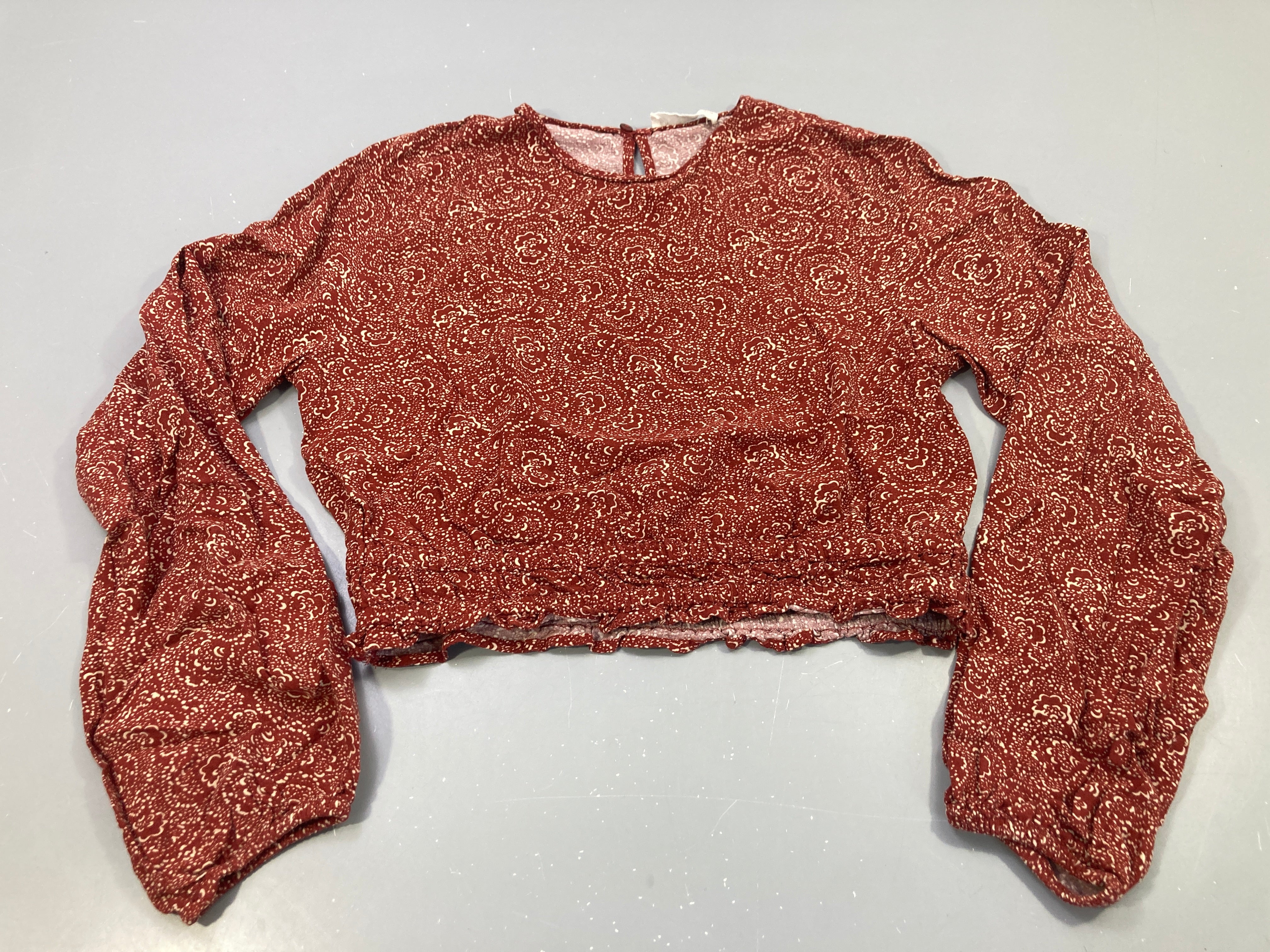T-shirt m.l bordeaux fleuri crop volanté