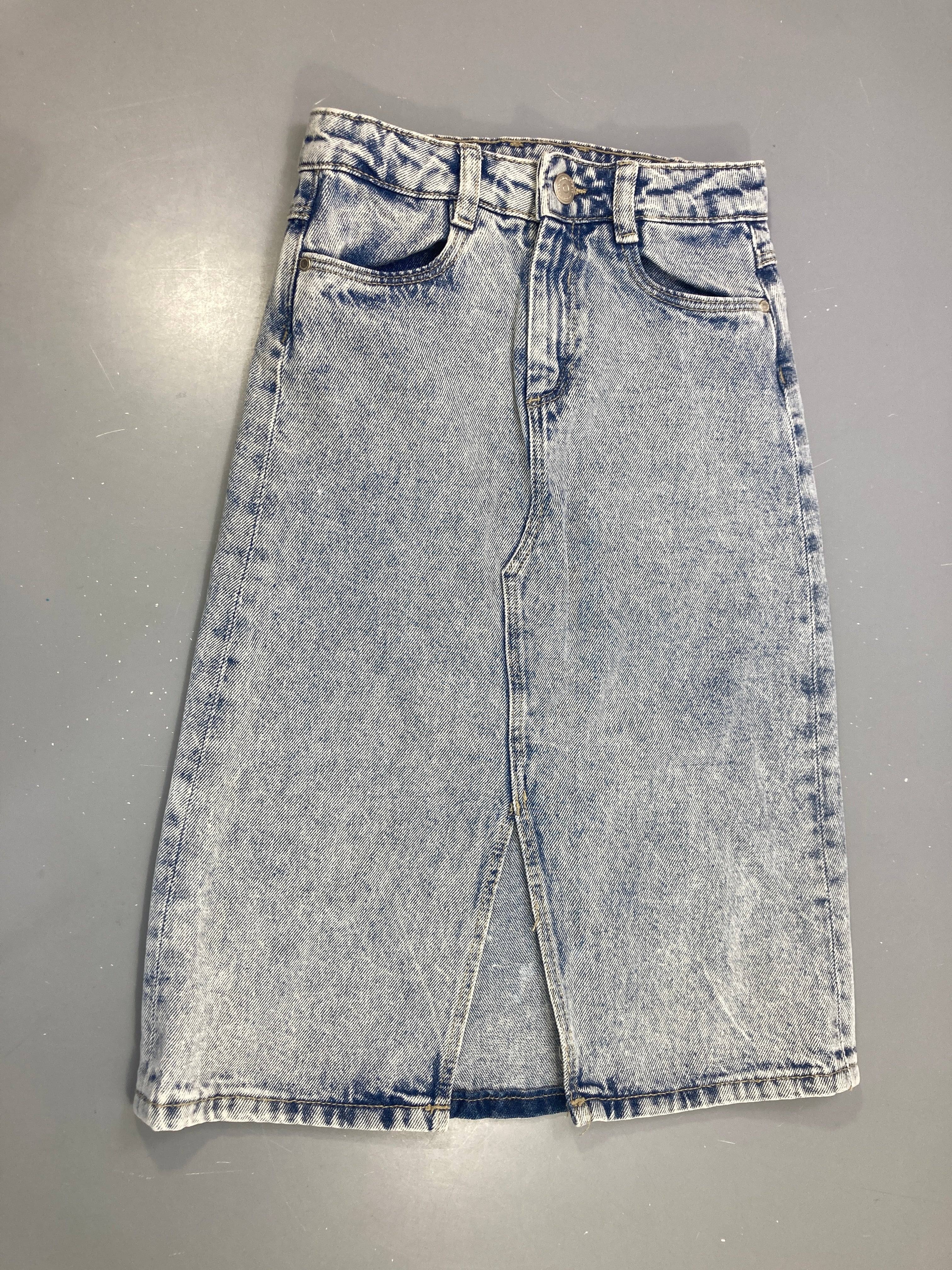 Jupe jean bleu effet délavé fendue