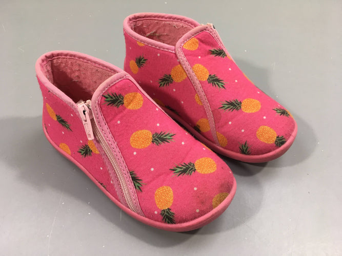 Pantoufles roses ananas, moins cher chez Petit Kiwi