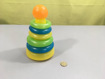 Pyramide anneaux à empiler en plastique