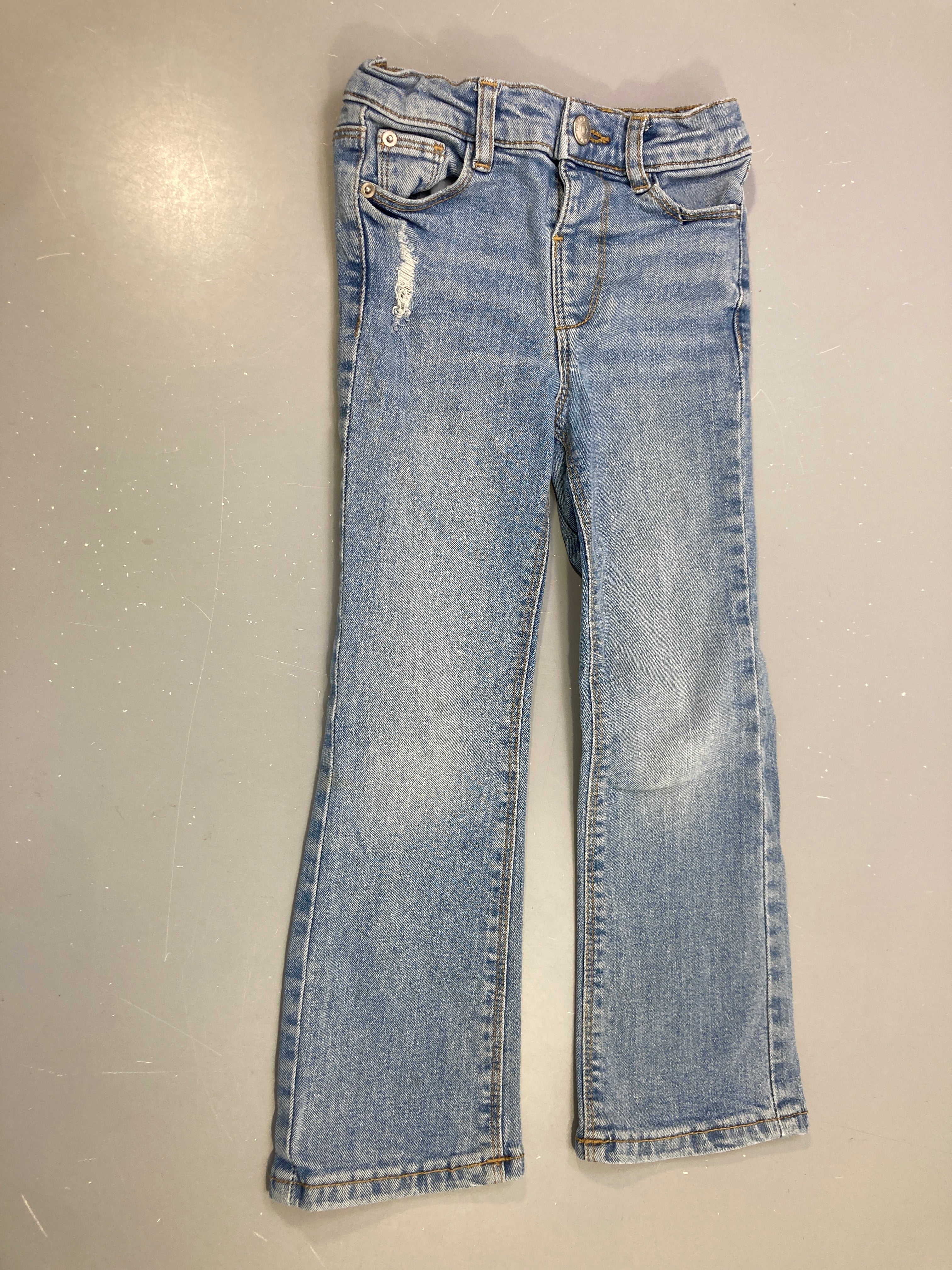 Pantalon jean Flare bleu clair déchiré genou