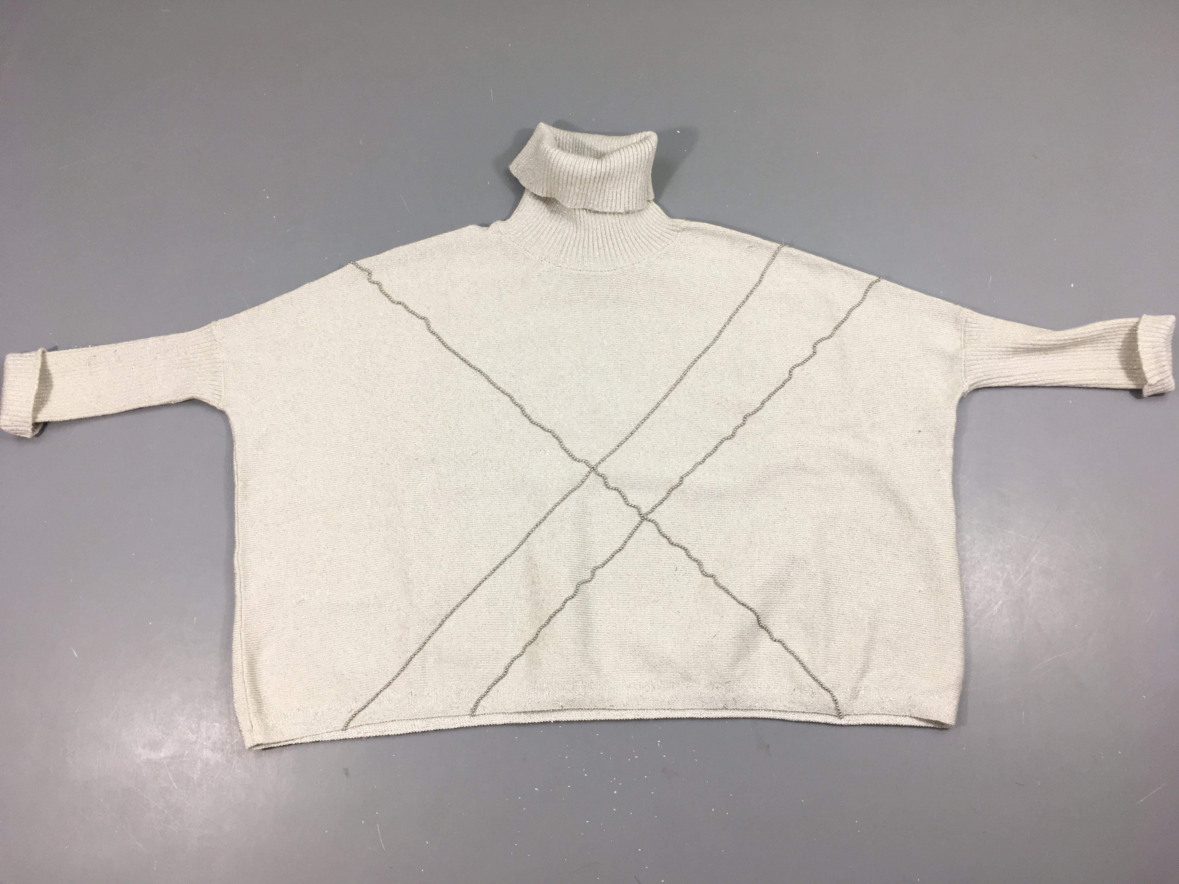 Pull col roulé manches tubes beige irisés argenté strass