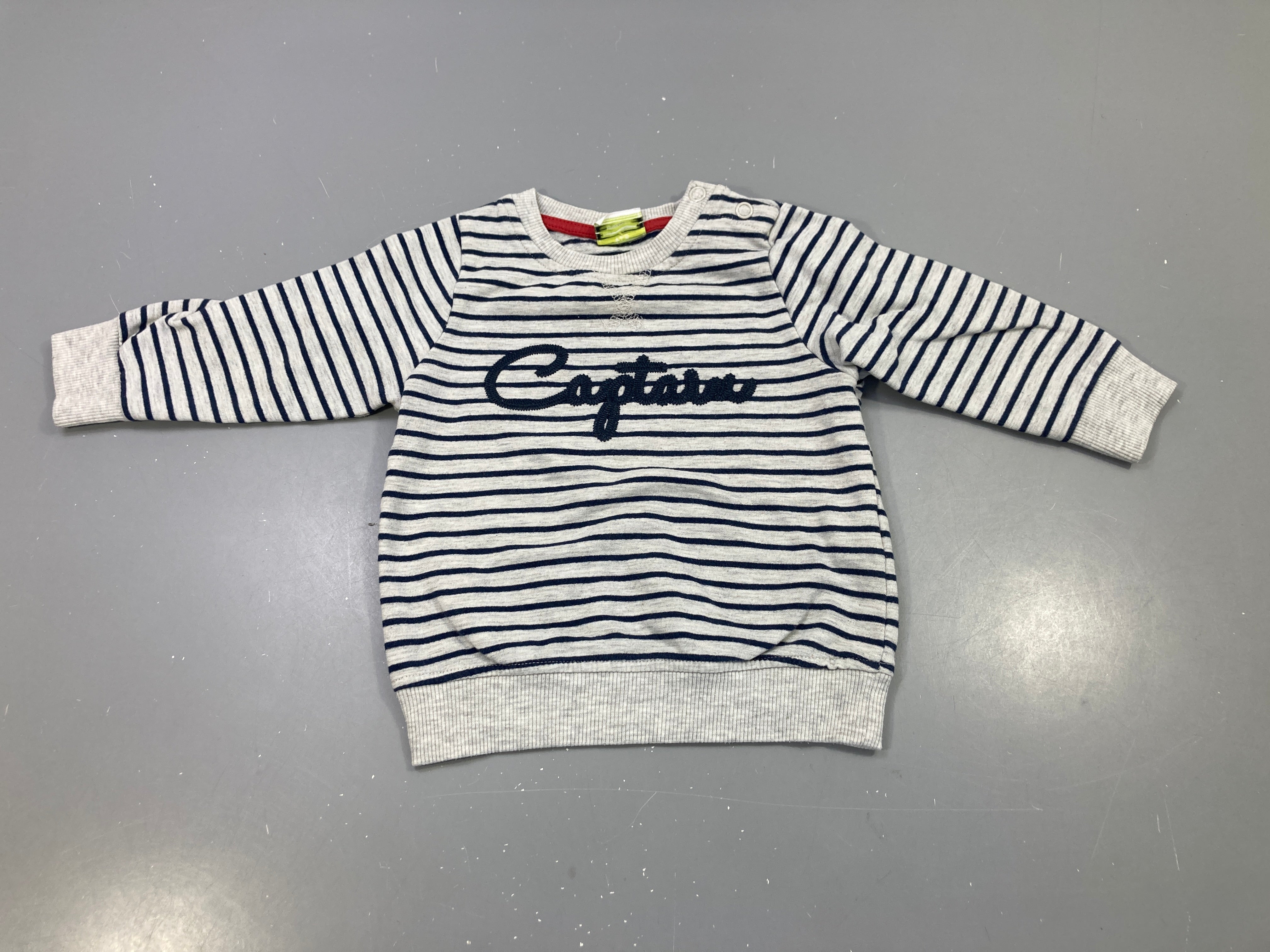 Sweat léger gris chiné rayé marine, brodé Captain