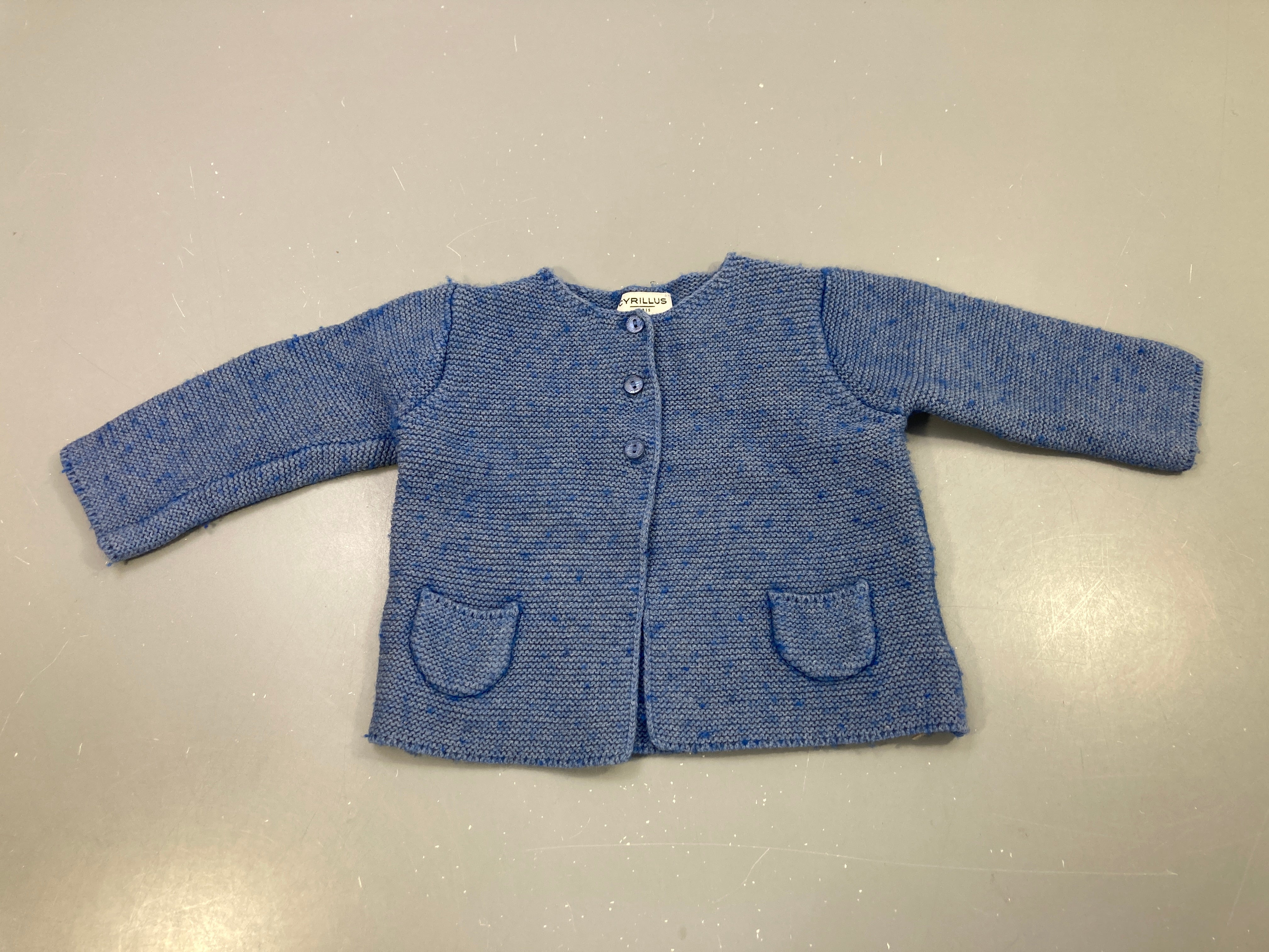 Gilet bleu chiné à pois, légèrement bouloché