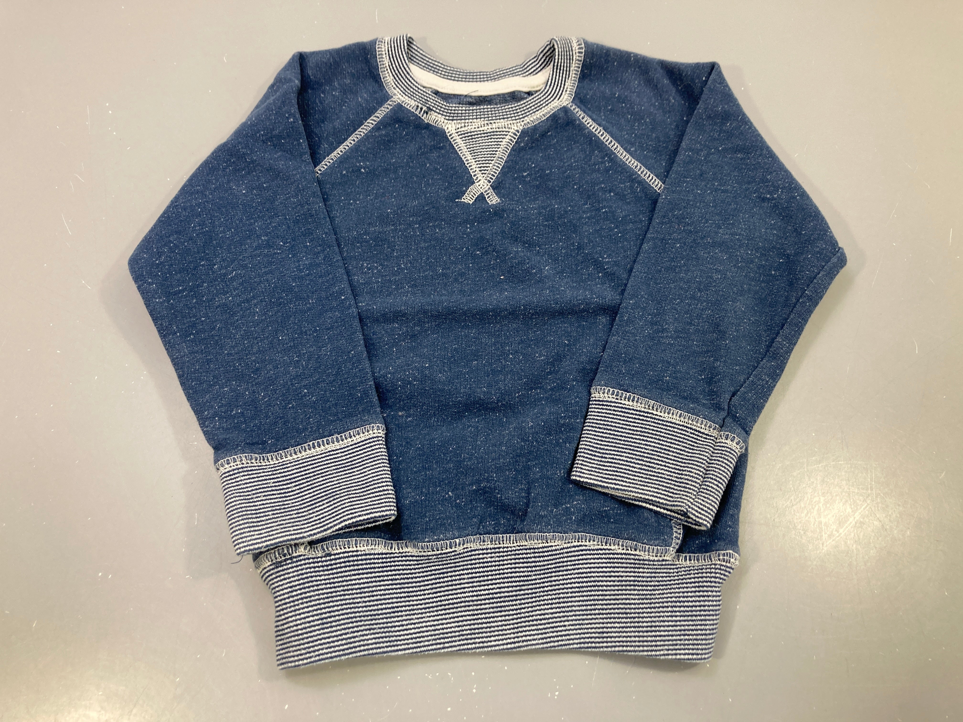 Sweat bleu chiné jean, bords rayés minoti
