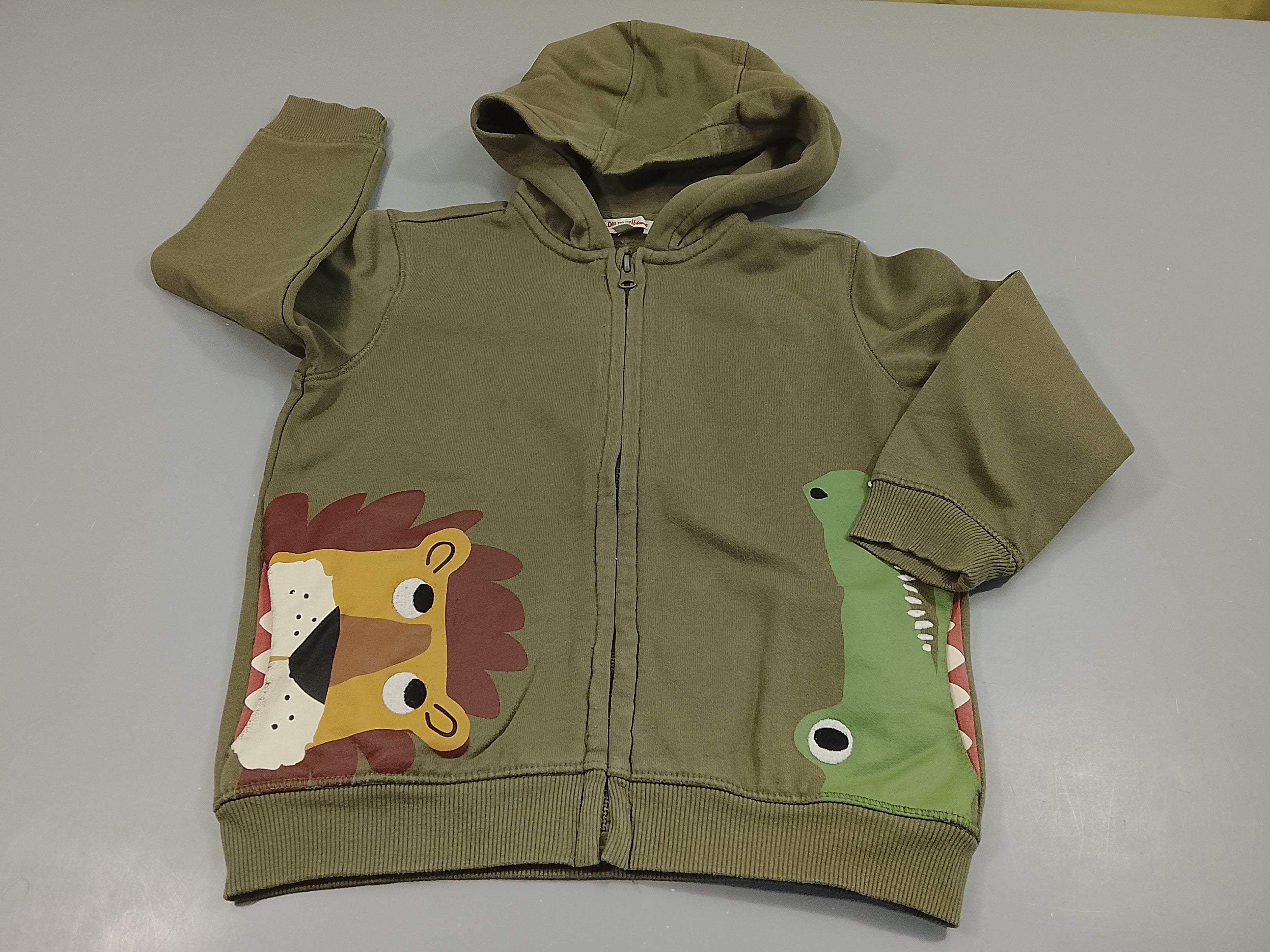 Sweat zippé à capuche kaki , tête de lion et crocodile