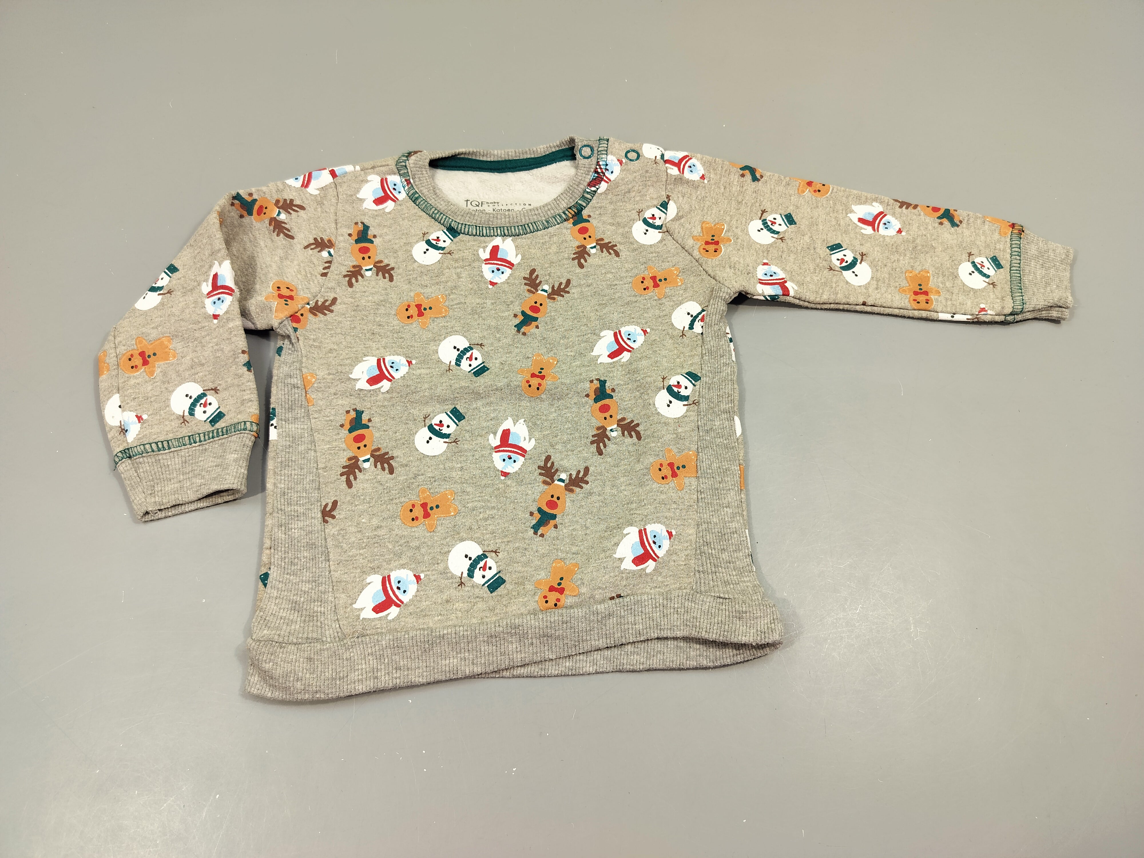 Sweat gris clair chiné, motifs de  noël ,..., intérieur doux et chaud 65% coton 35%  polyester