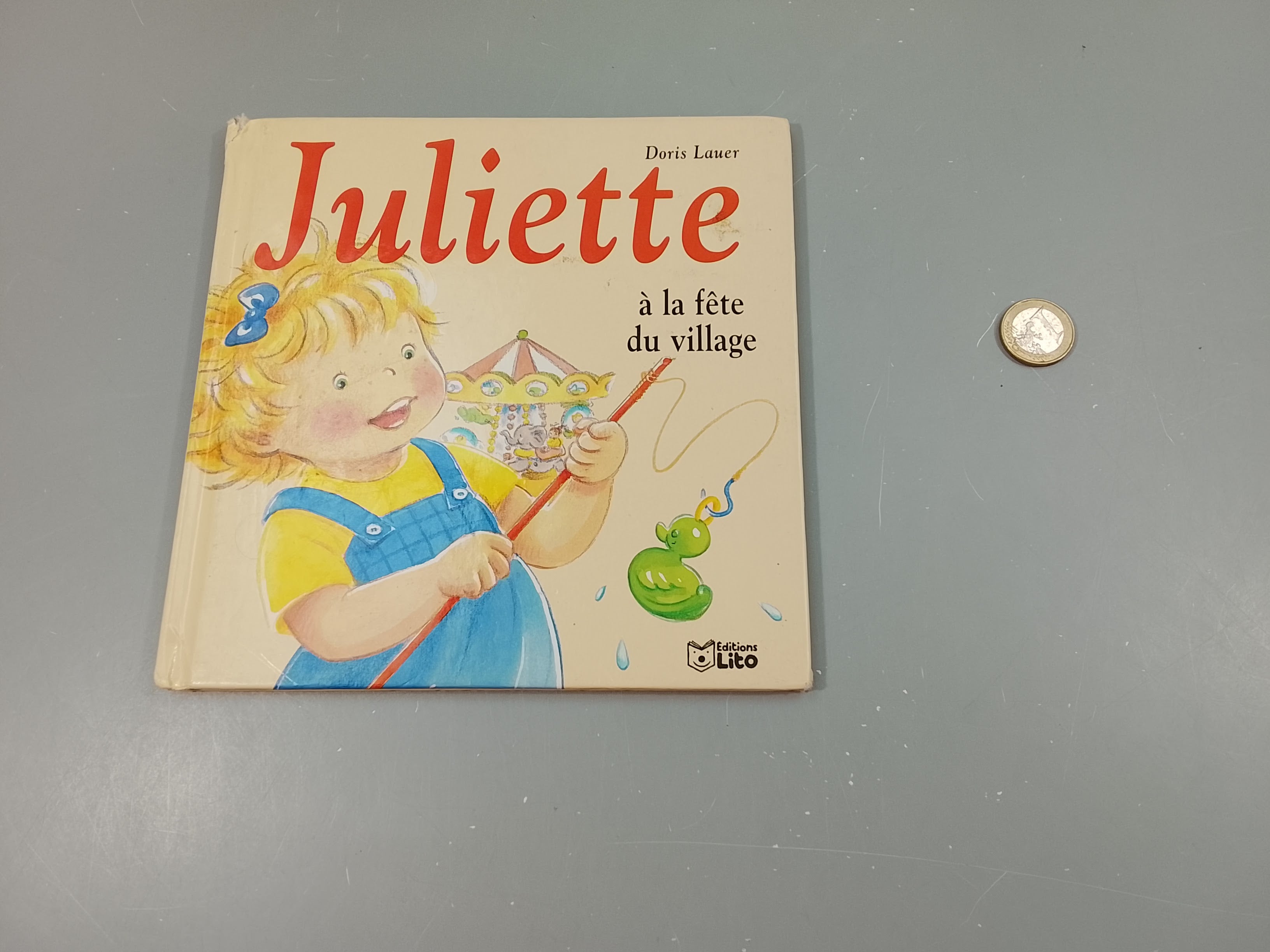 Juliette à la fête du village