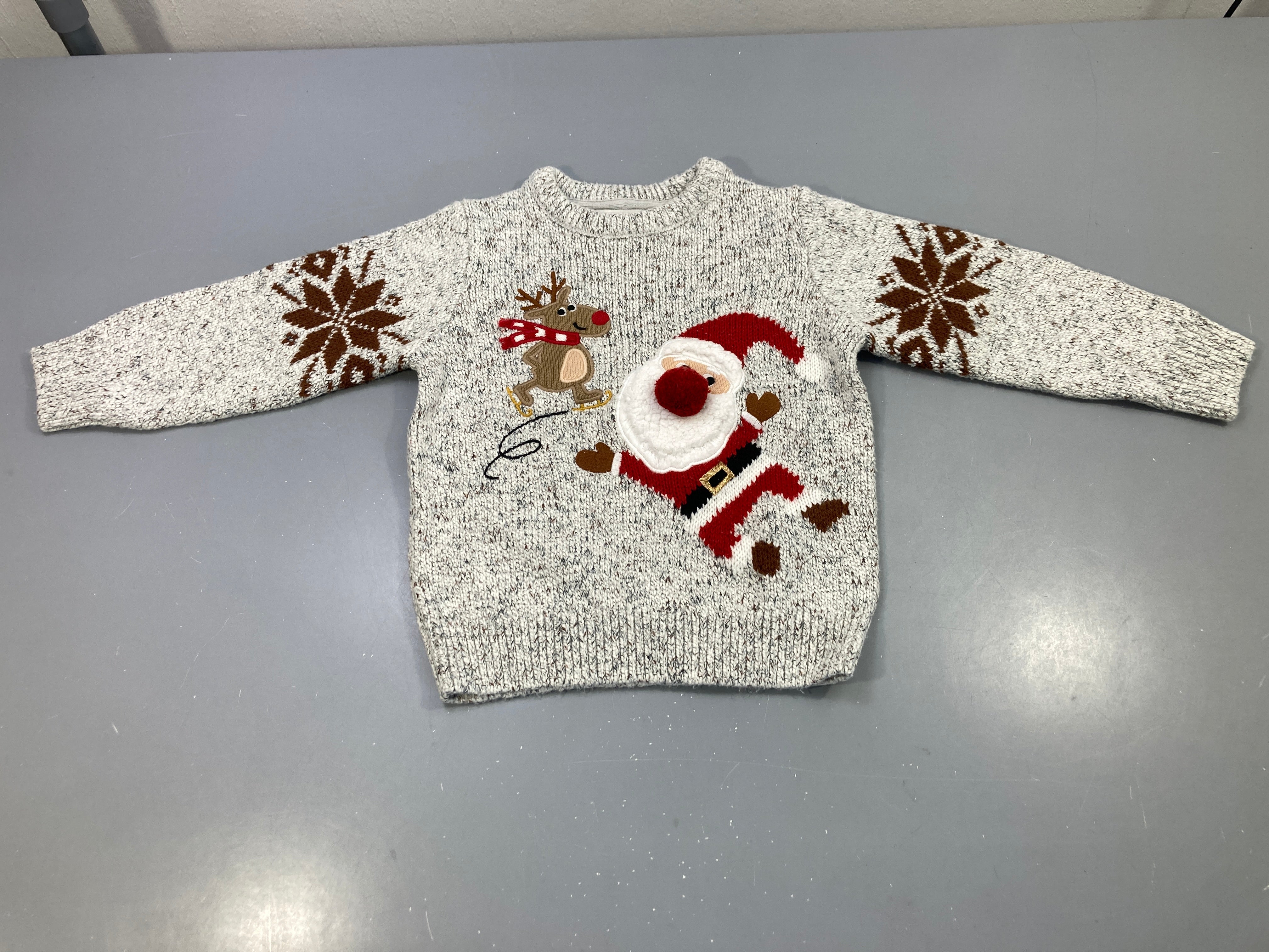 Pull gris chiné brodé Père Noël renne flocons