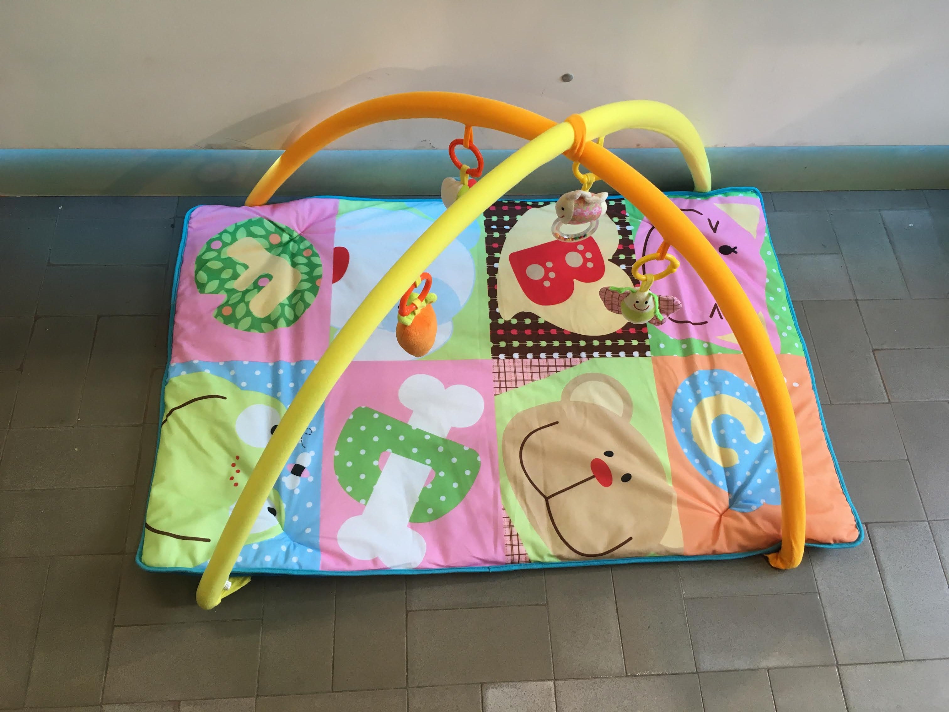 Tapis de jeux avec arche, alphabet