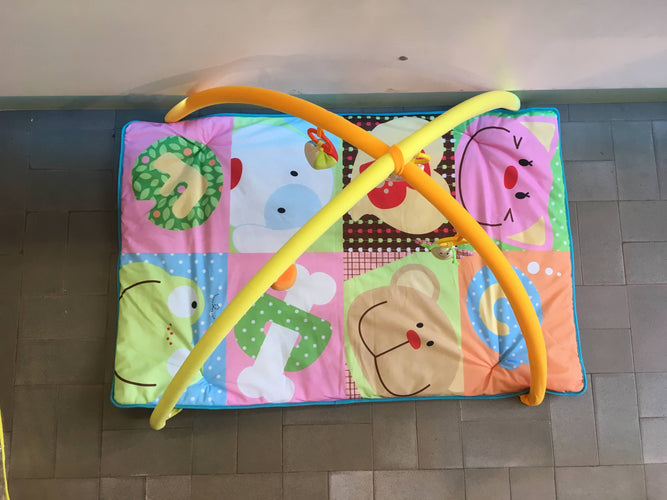 Tapis de jeux avec arche, alphabet, moins cher chez Petit Kiwi