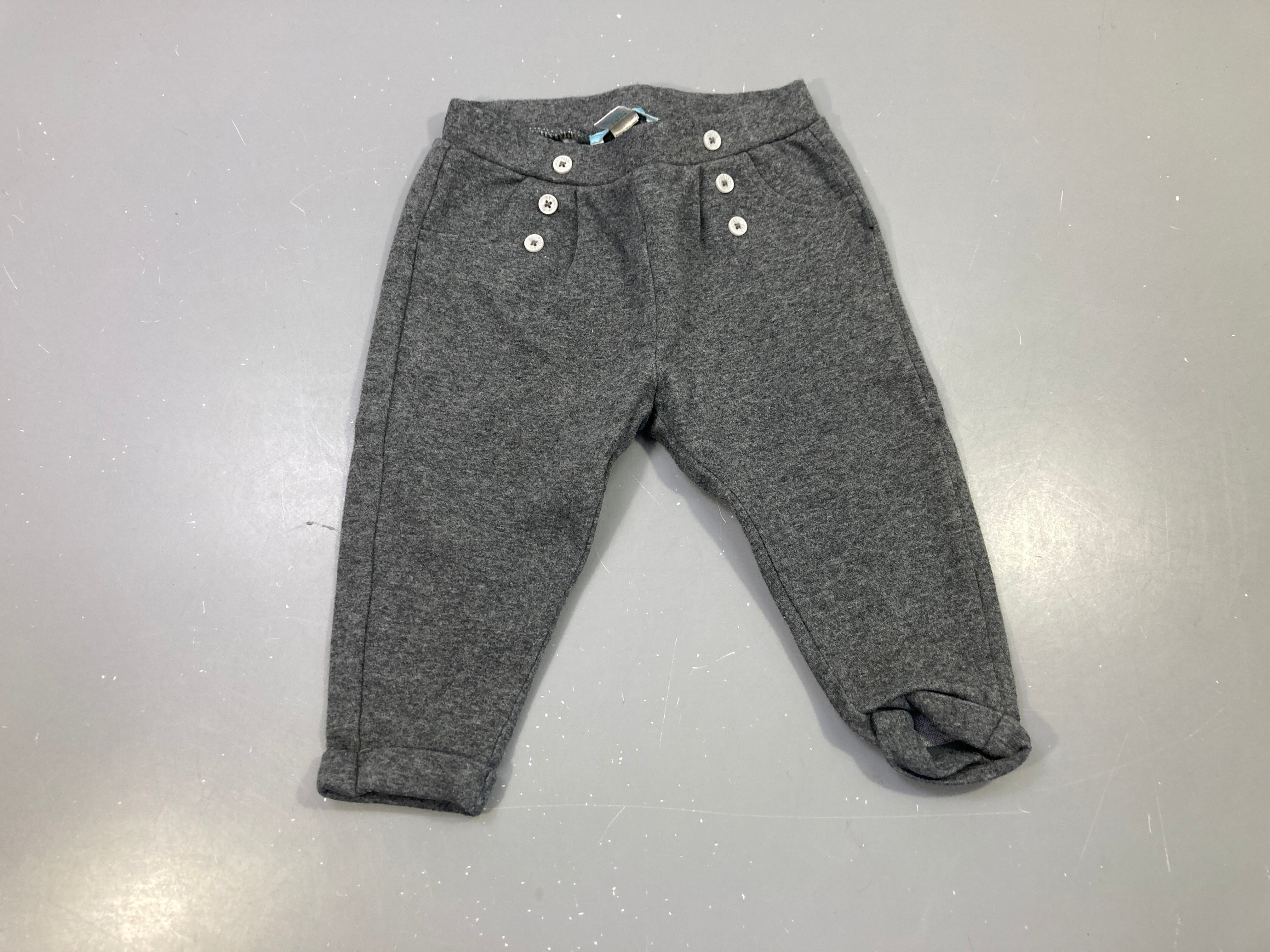 Pantalon gris chiné boutons