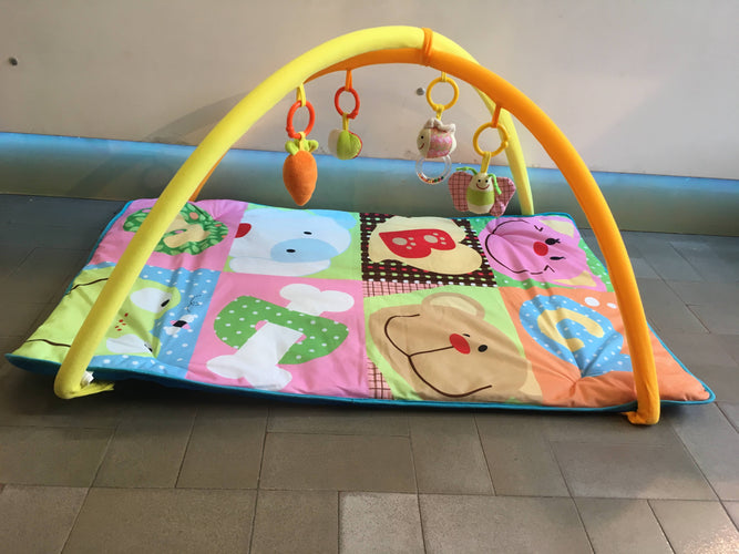 Tapis de jeux avec arche, alphabet, moins cher chez Petit Kiwi
