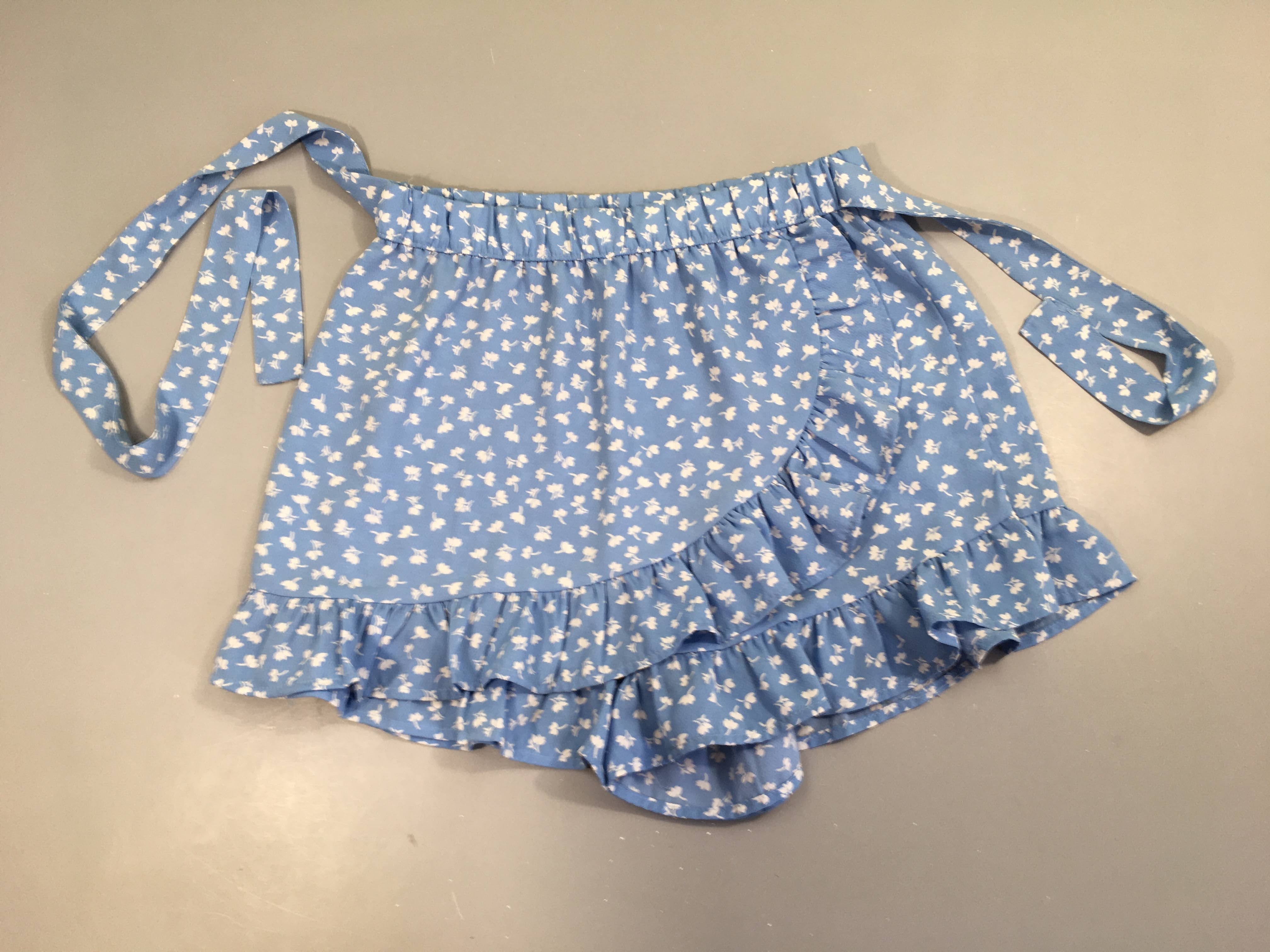 Jupe voile bleue fleurie volants ceinture