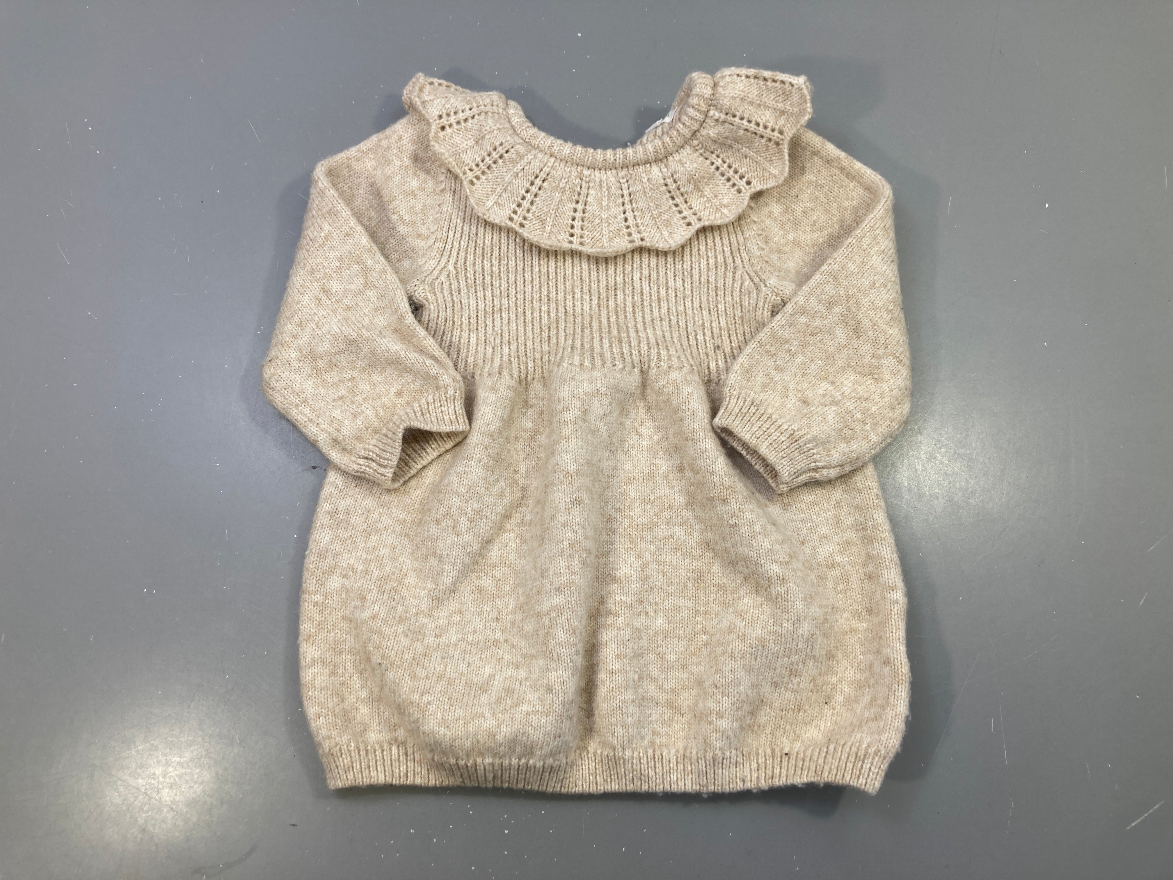 Robe m.l beige tricot col volanté 5% laine