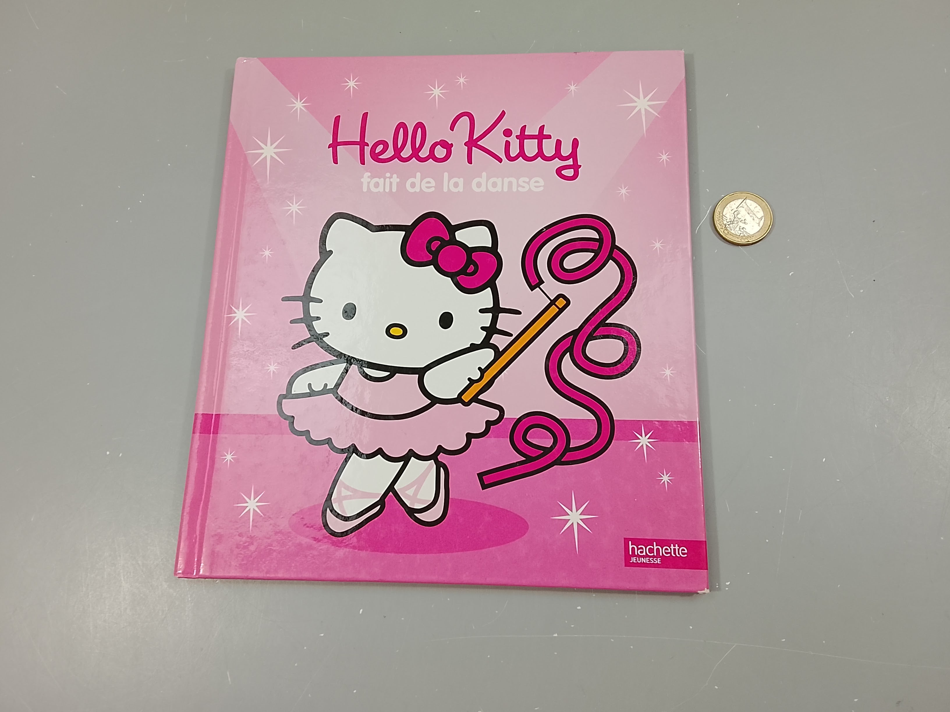 Hello Kitty fait de la danse
